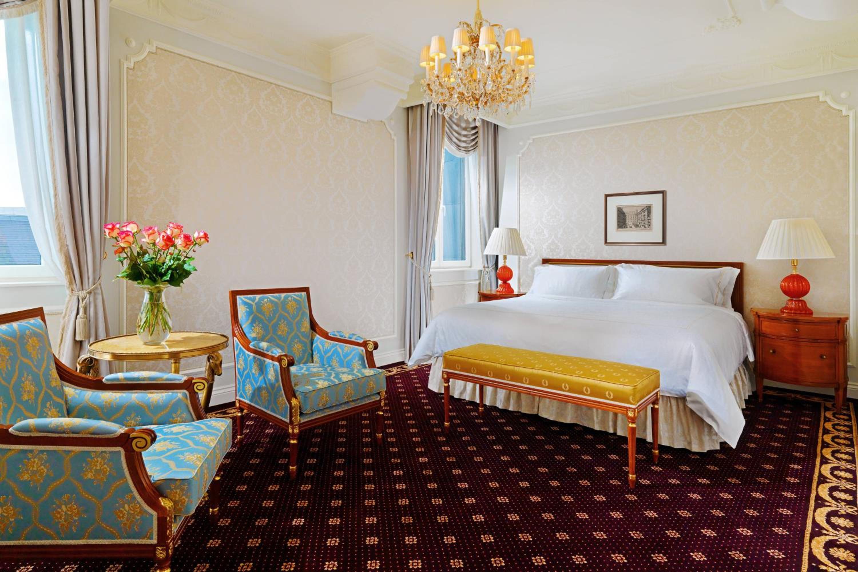 Deluxe King Room thumbnail 5