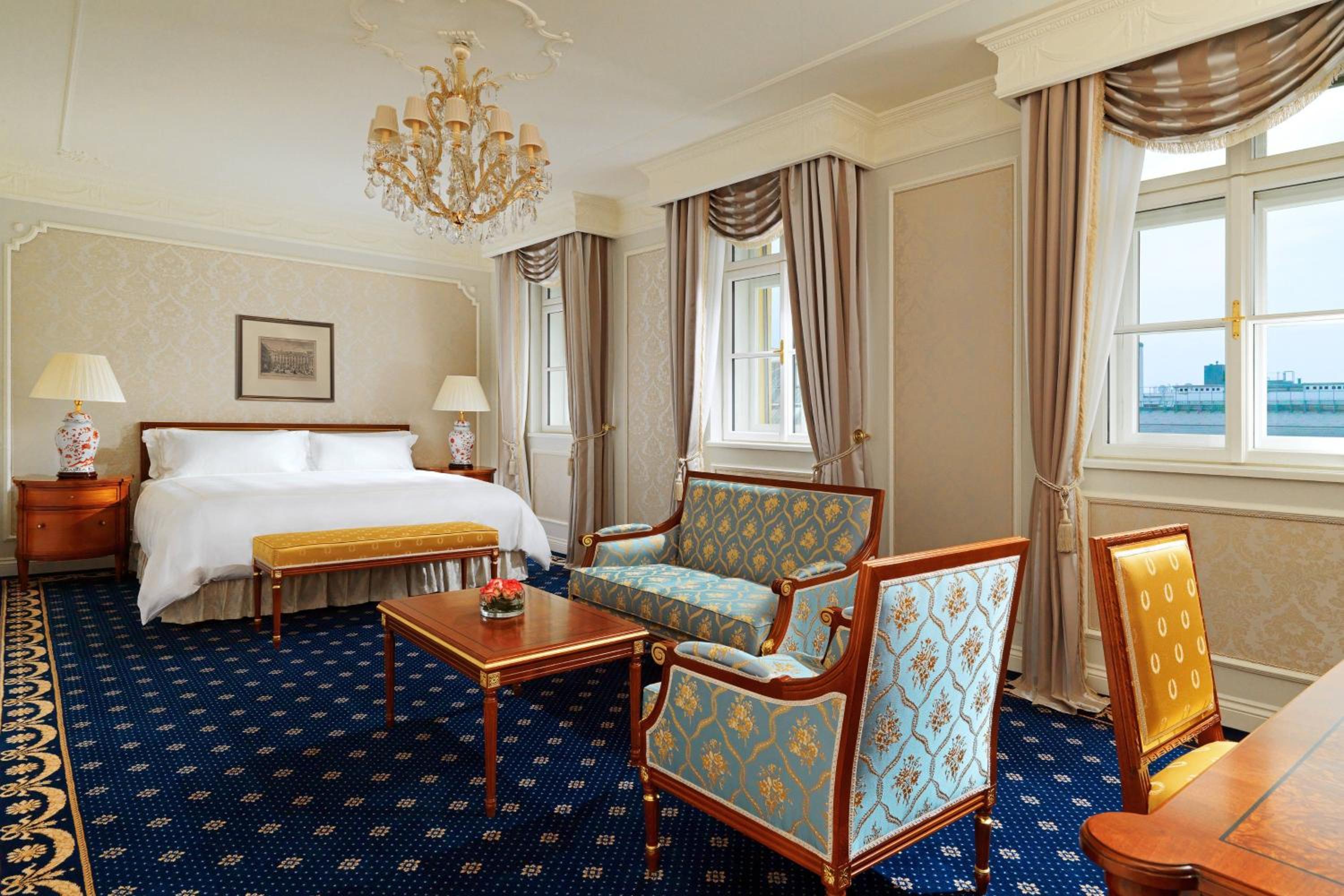 Junior King Suite