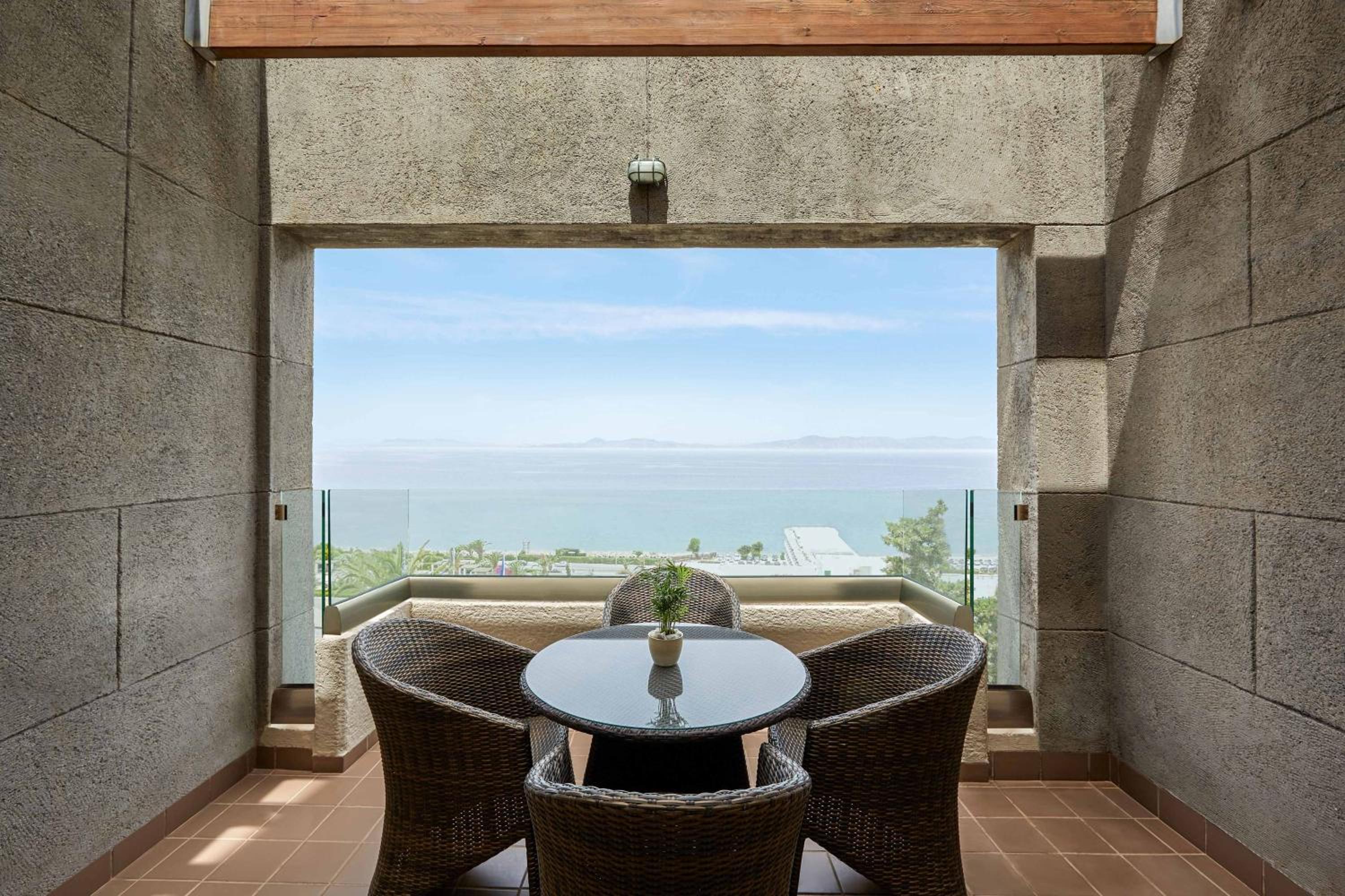 Family King Room with Sofa Bed/Sea View/Balcony