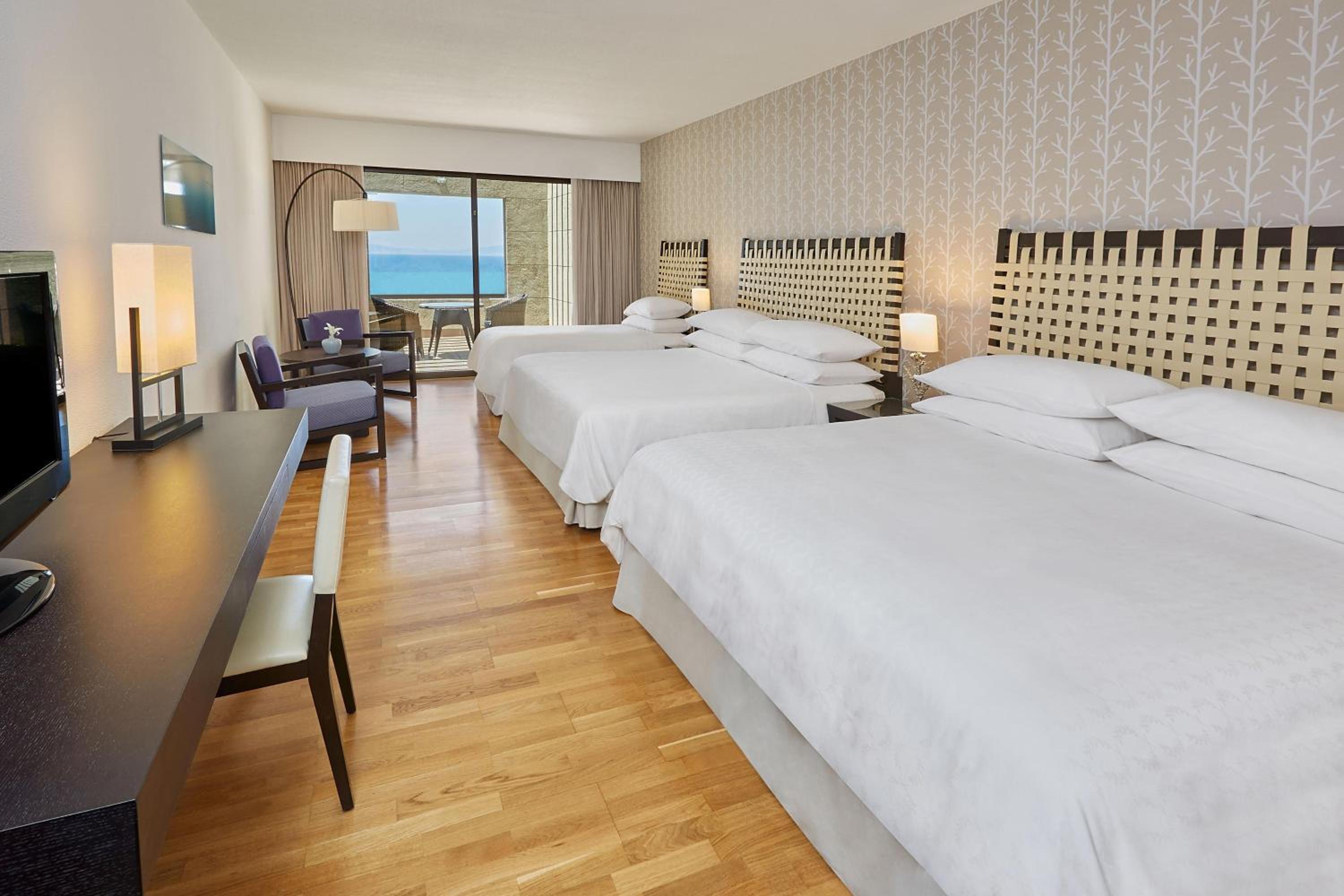 Family King Room with Sofa Bed/Sea View/Balcony