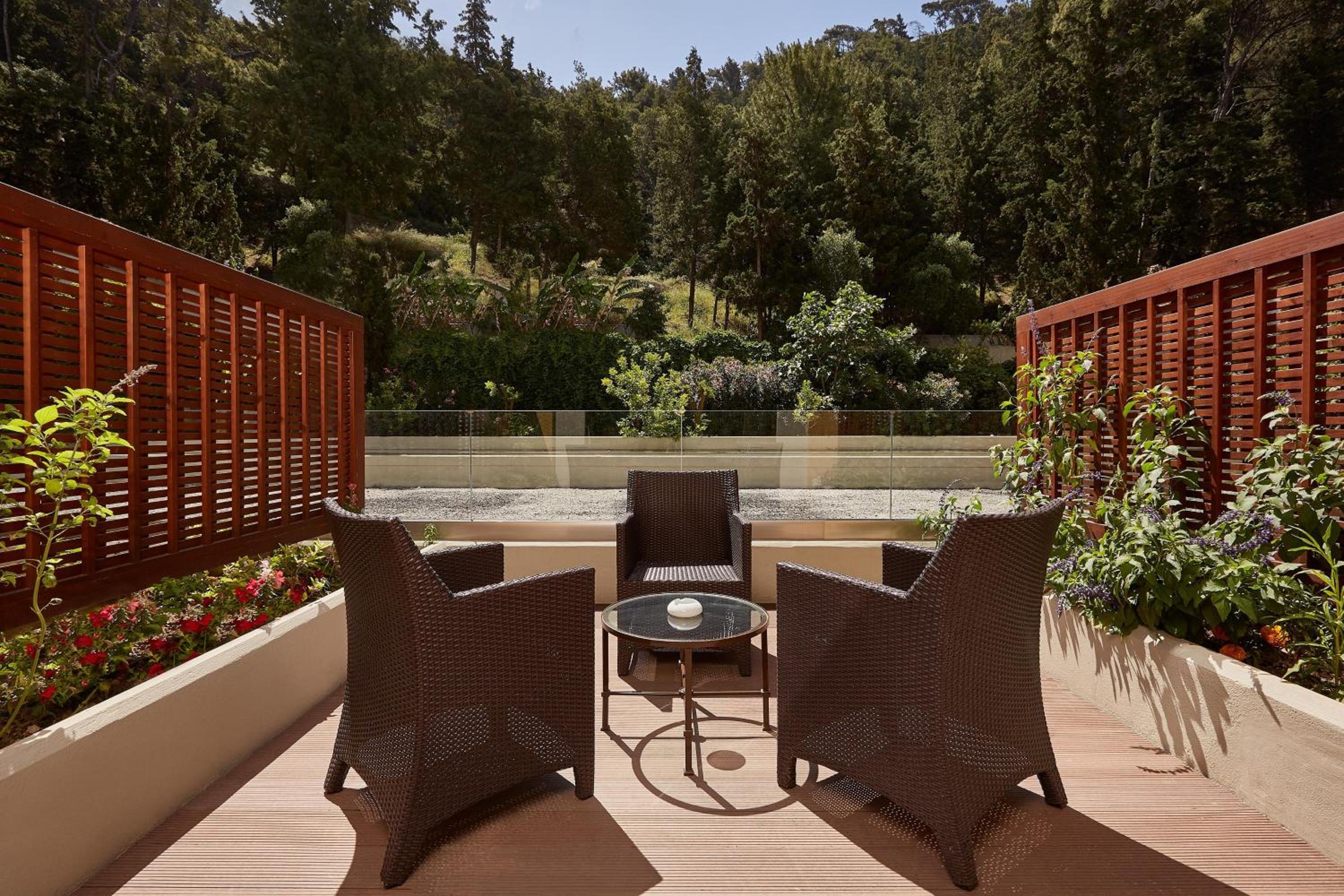 Family Queen Room with Sofa Bed and Mountain View