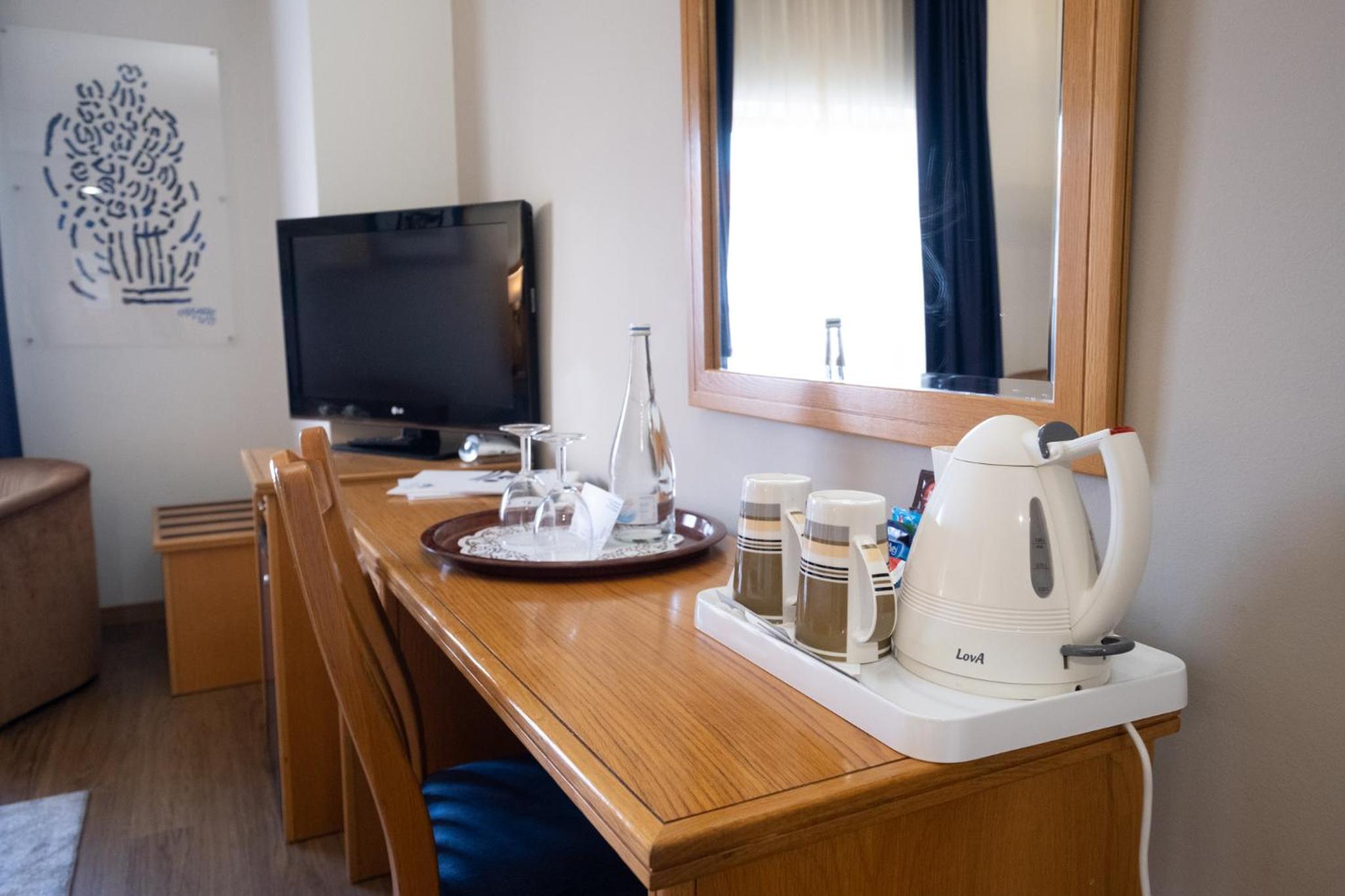 Deluxe King Room - Photo 2
