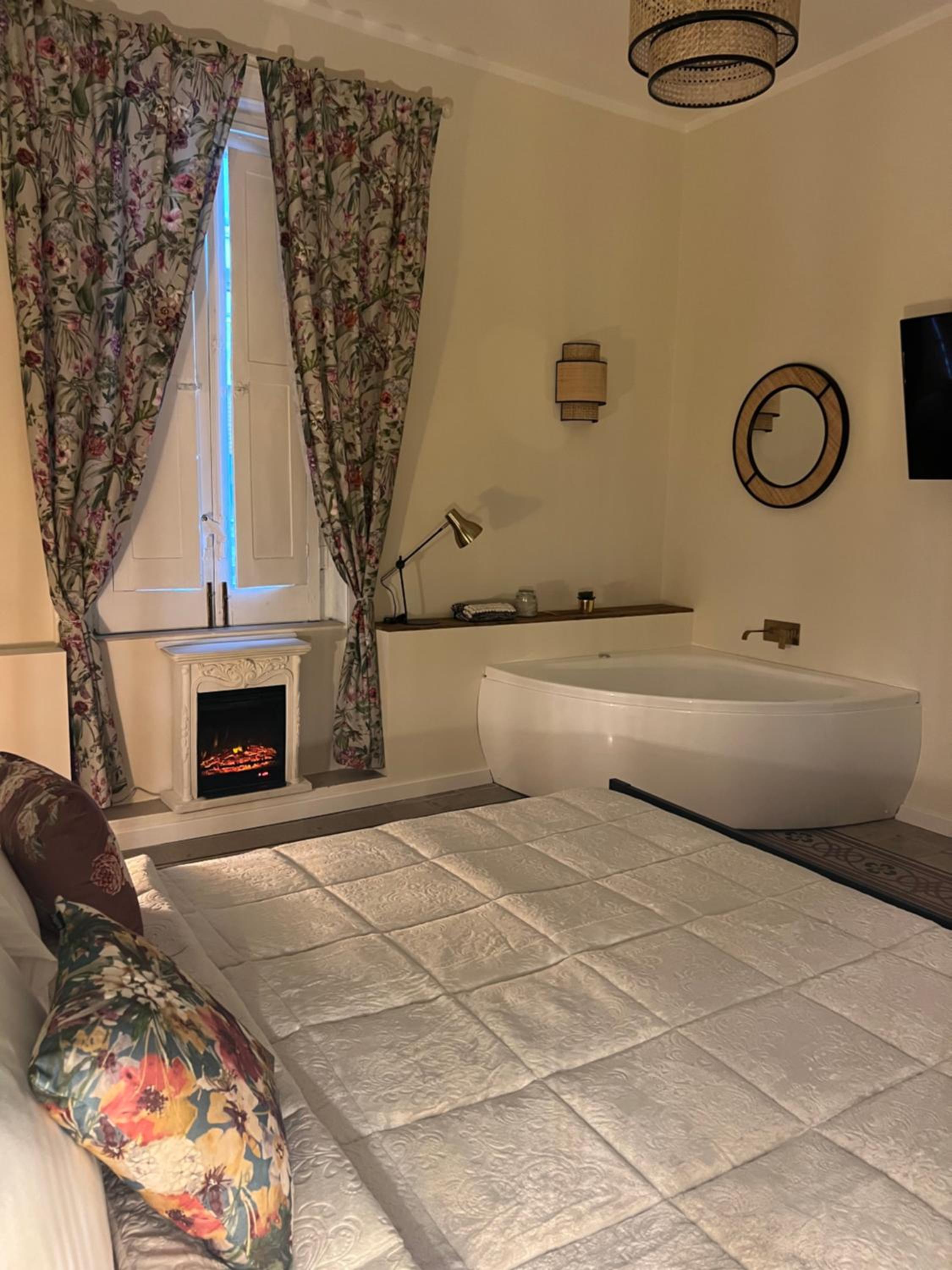 Deluxe Double Room with Bath