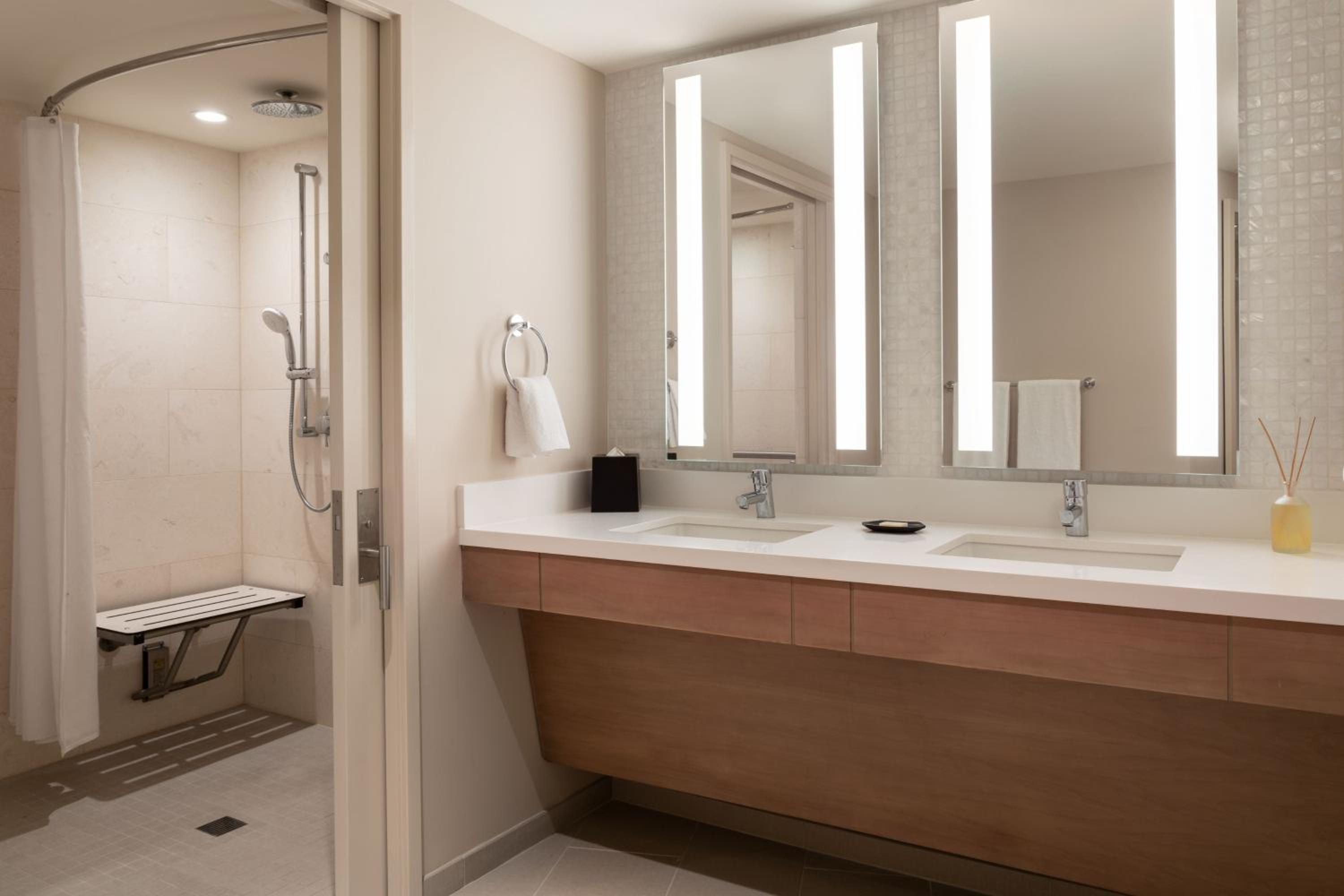 Kai Ocean Suite 1 King,  1 Bedroom Larger Suite thumbnail 5