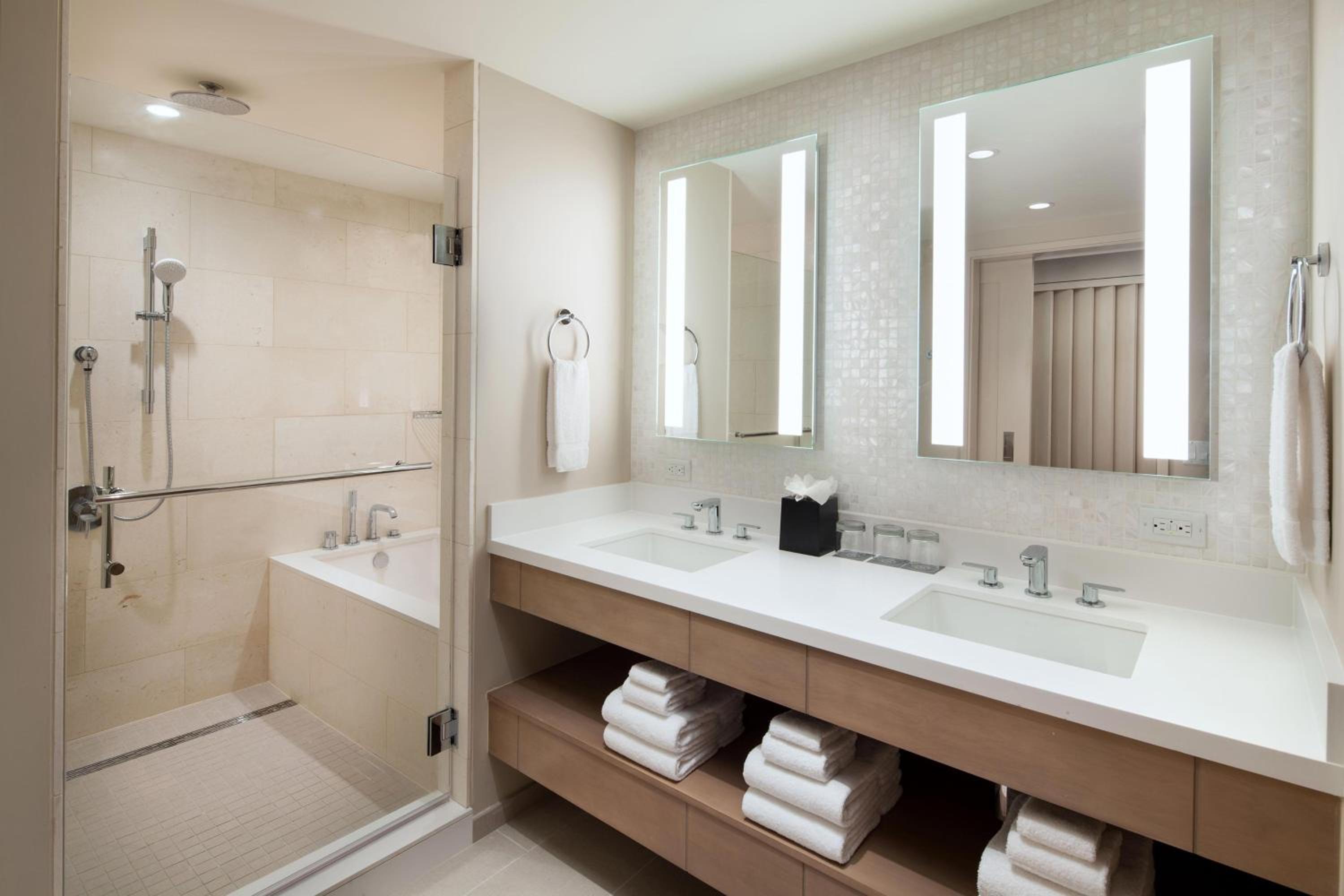 Large Luxury, Larger Guest room, 3 Double, Oceanfront