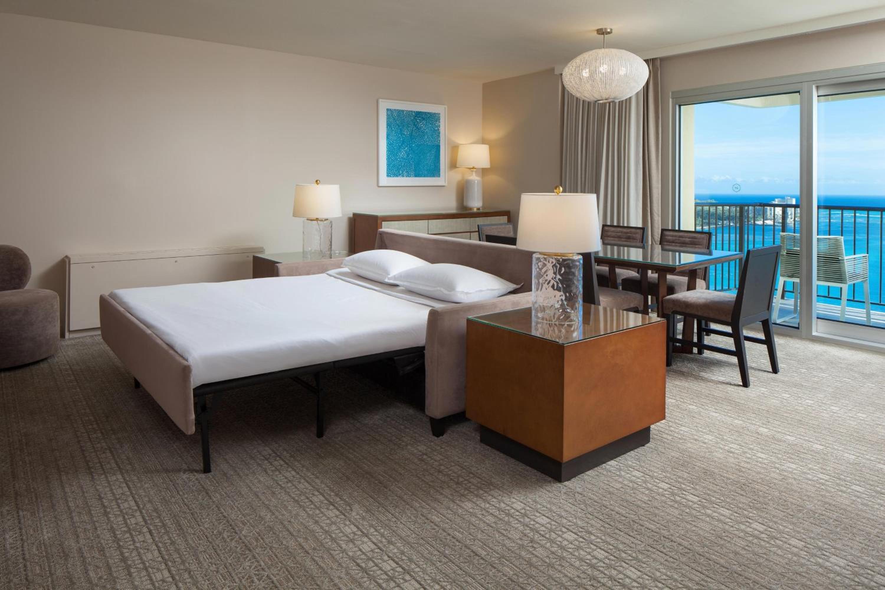 King Studio with Sofa Bed and Adapted Tub - Mobility and Hearing Accessible