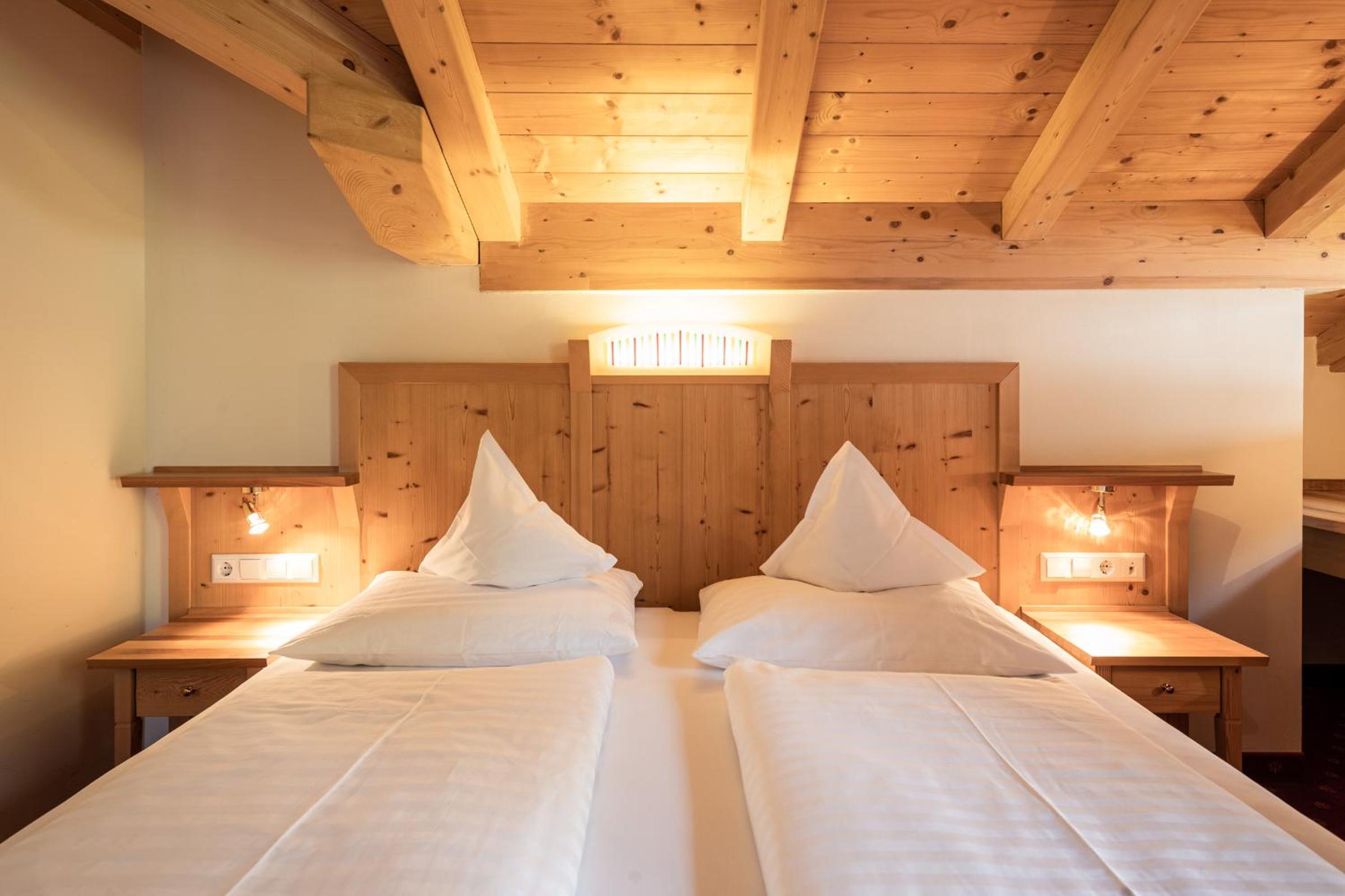 Double Room with Balcony and Mountain View - Photo 2