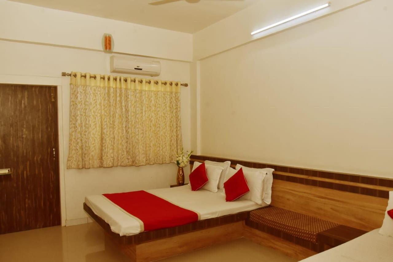 Deluxe Double Room with Balcony - Photo 11