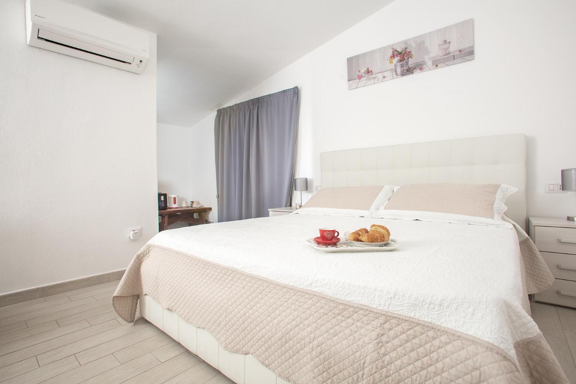 Double Room with Private Bathroom - Photo 1