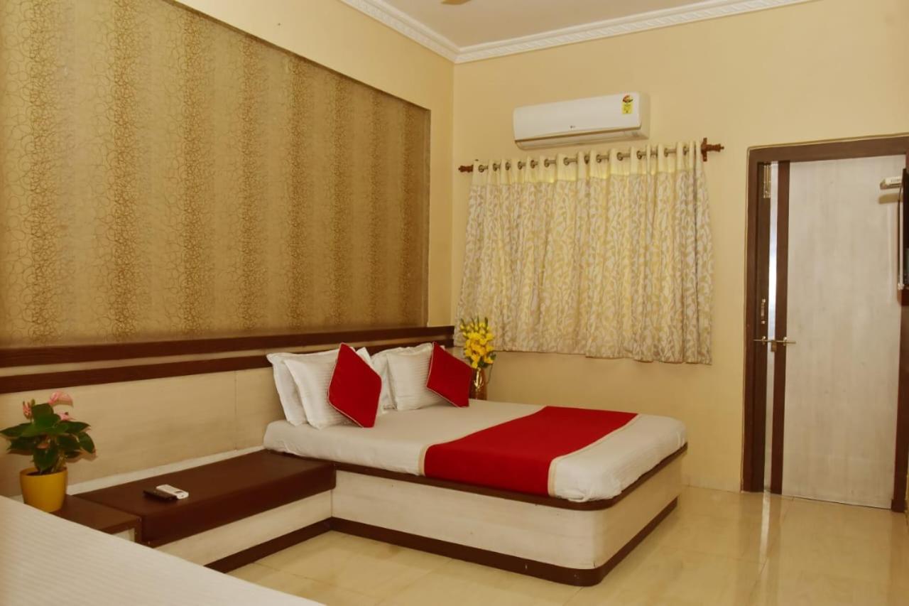 Deluxe Double Room with Balcony - Photo 10