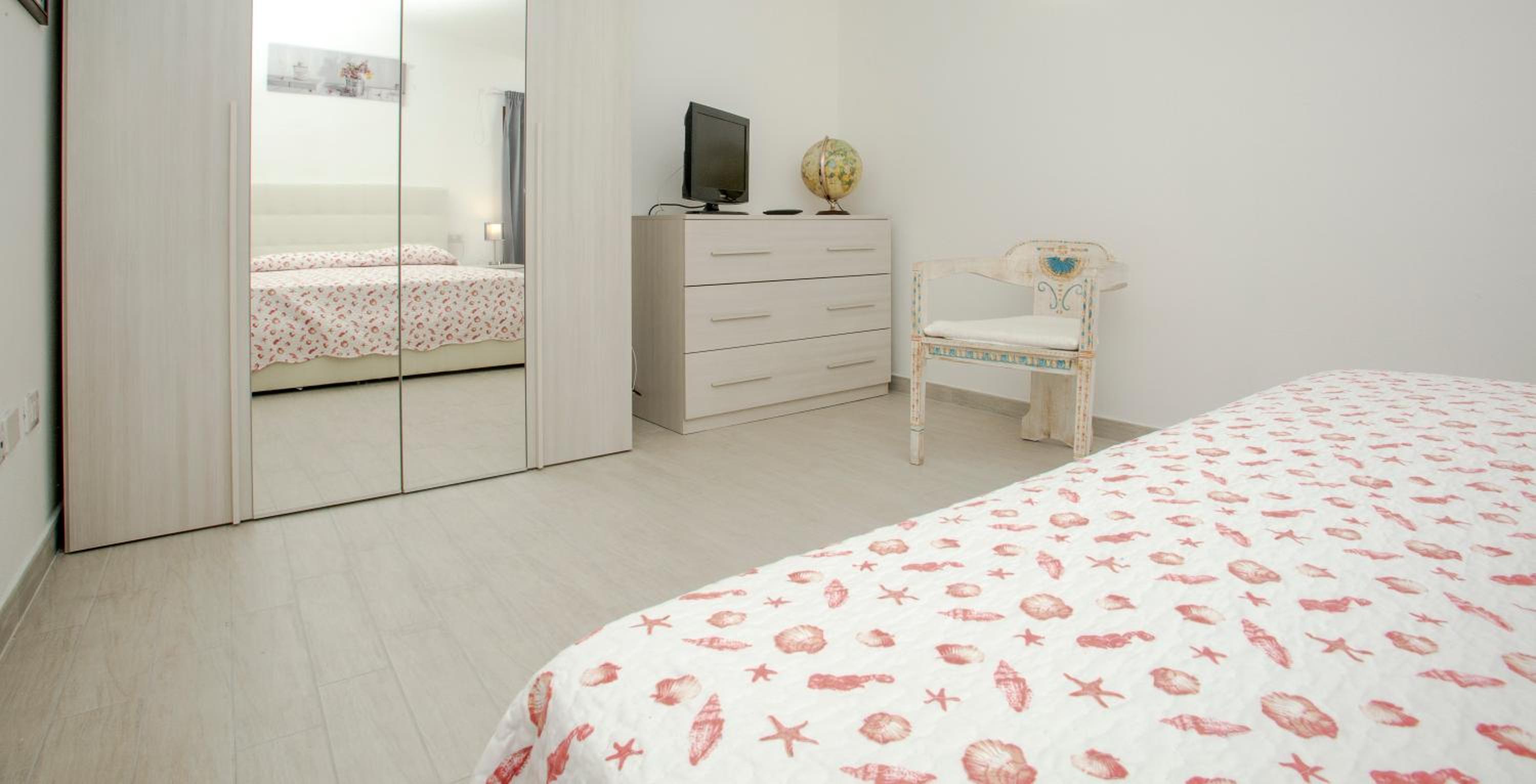 Double Room with Private Bathroom - Photo 6