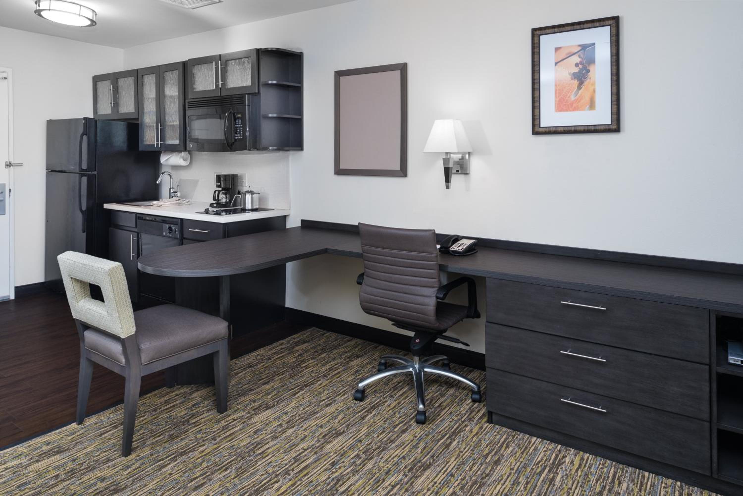 Studio Suite with Two Double Beds - Photo 4