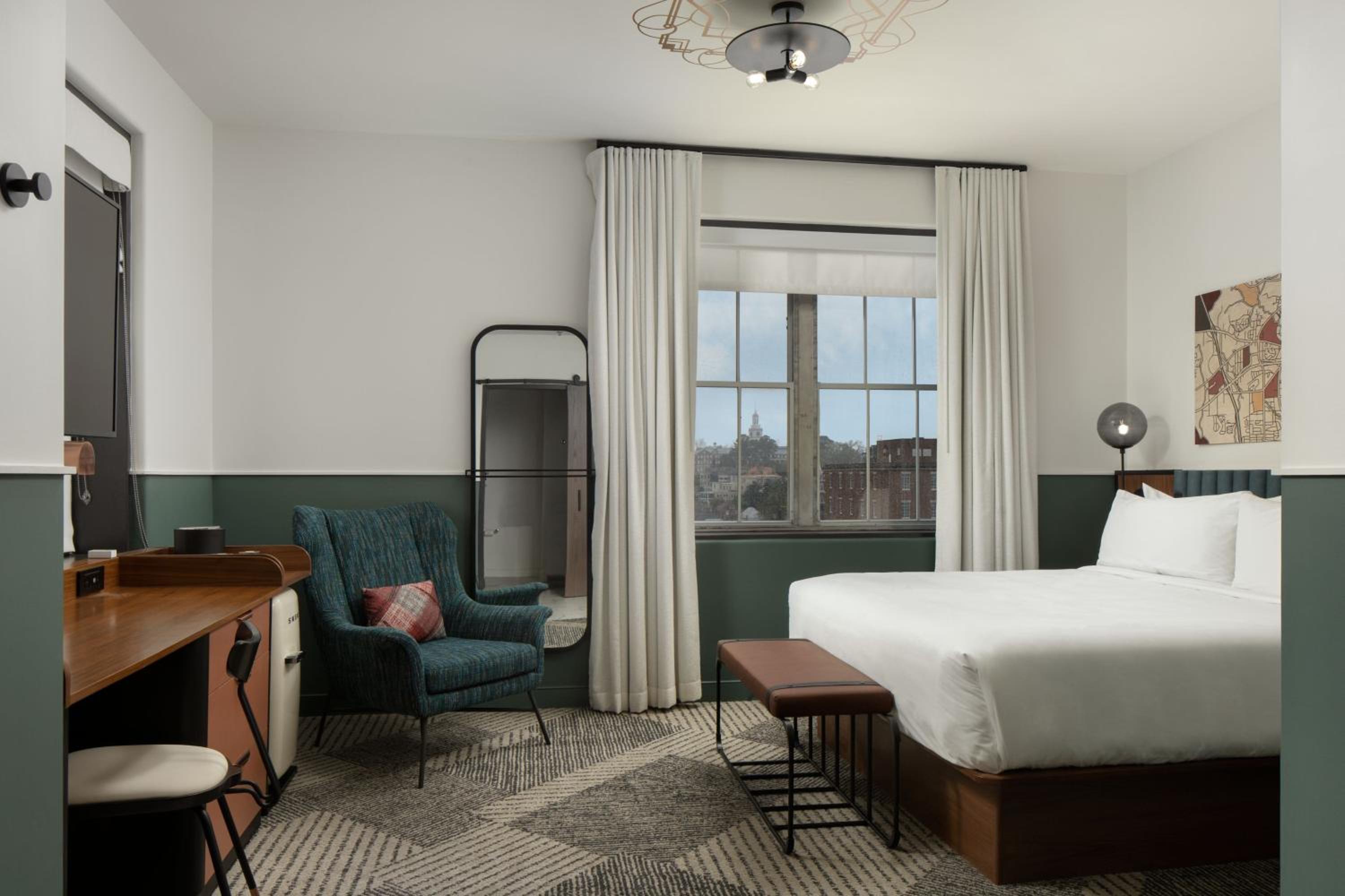King Room with City View - Photo 3