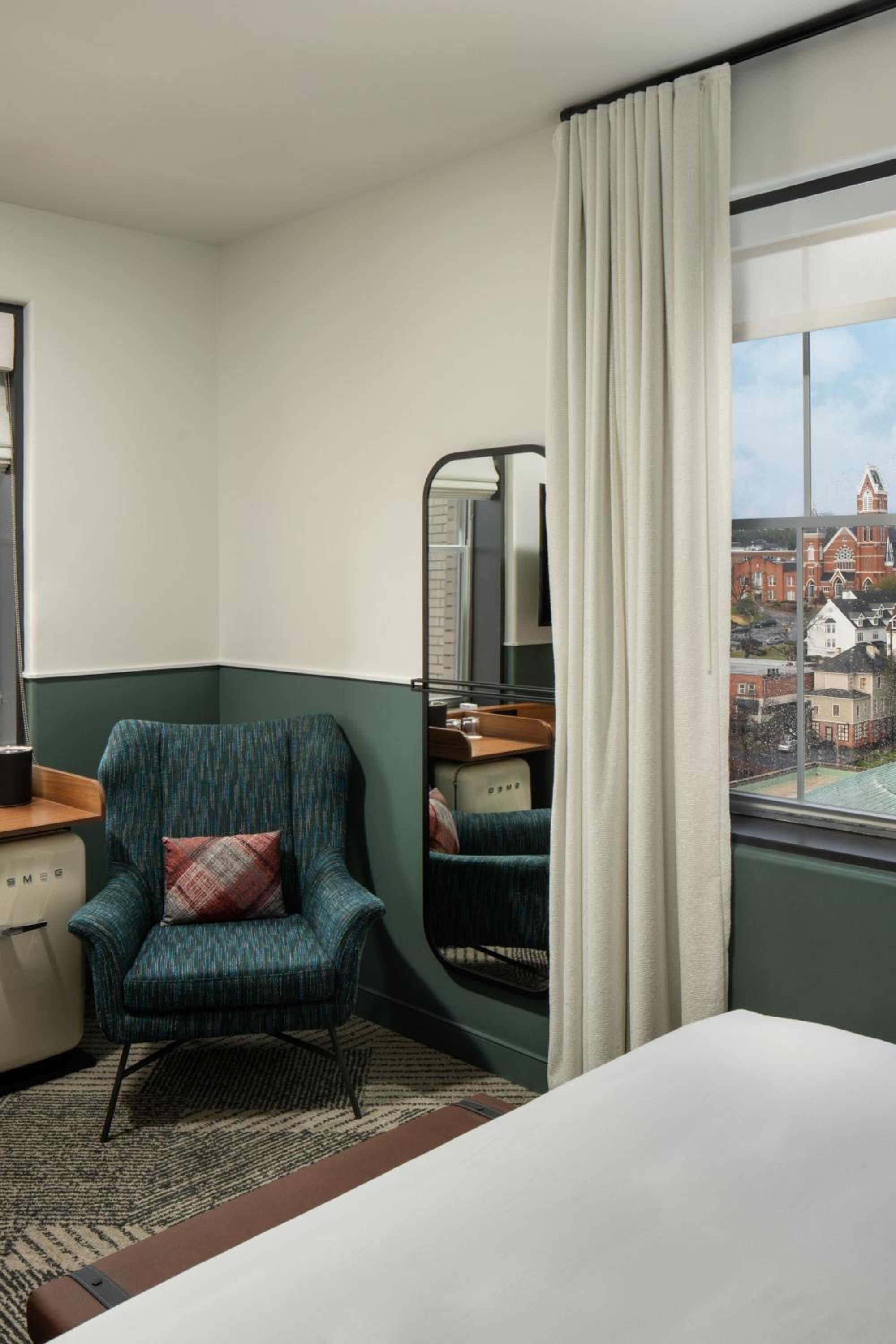 King Room with City View - Photo 5