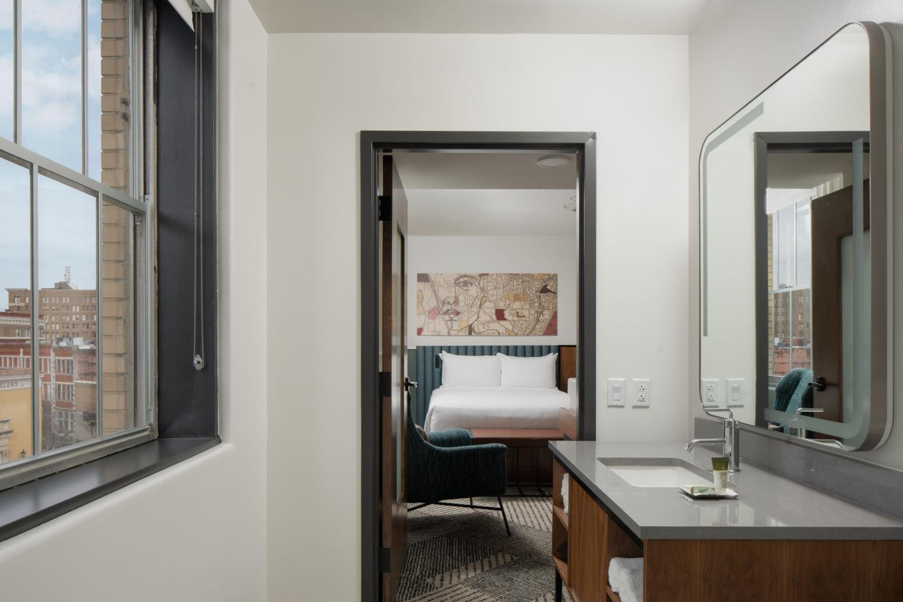 Queen Room with Transfer Shower - Mobility Accessible - Photo 9