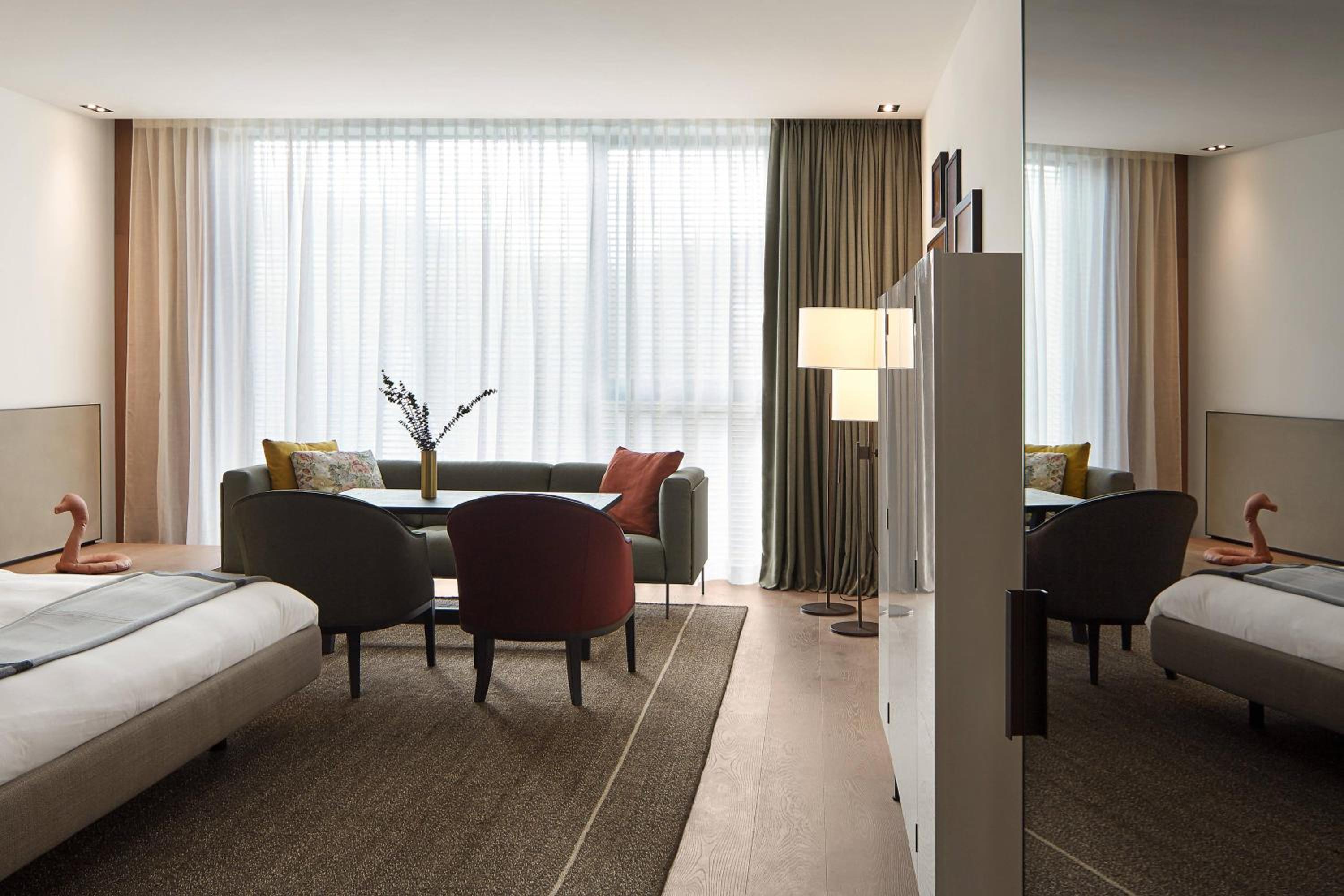 Junior Suite, 1 Bedroom Junior Suite, 1 King, City view