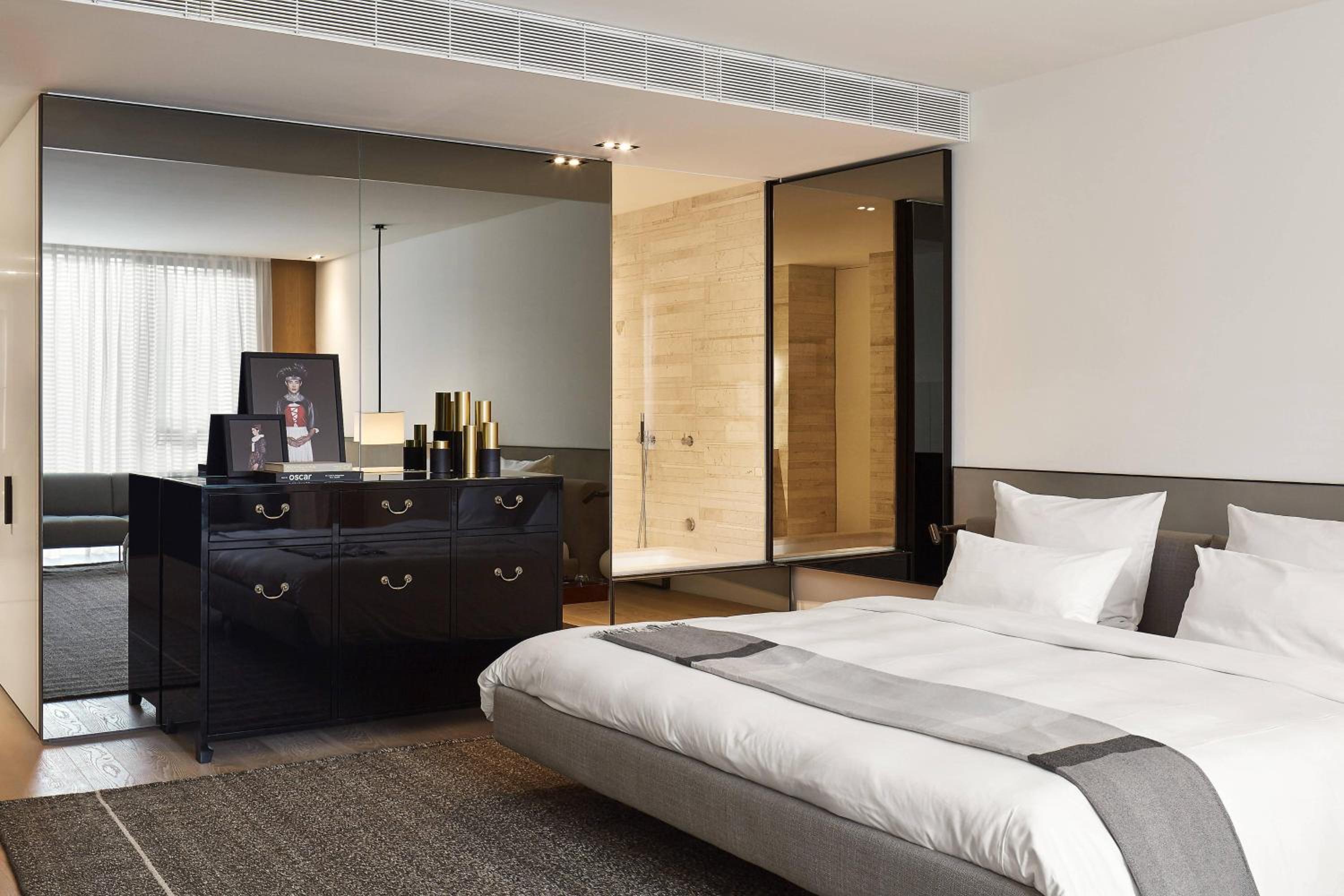 Junior Suite, 1 Schlafzimmer Junior Suite, 1 King, Stadtblick photo