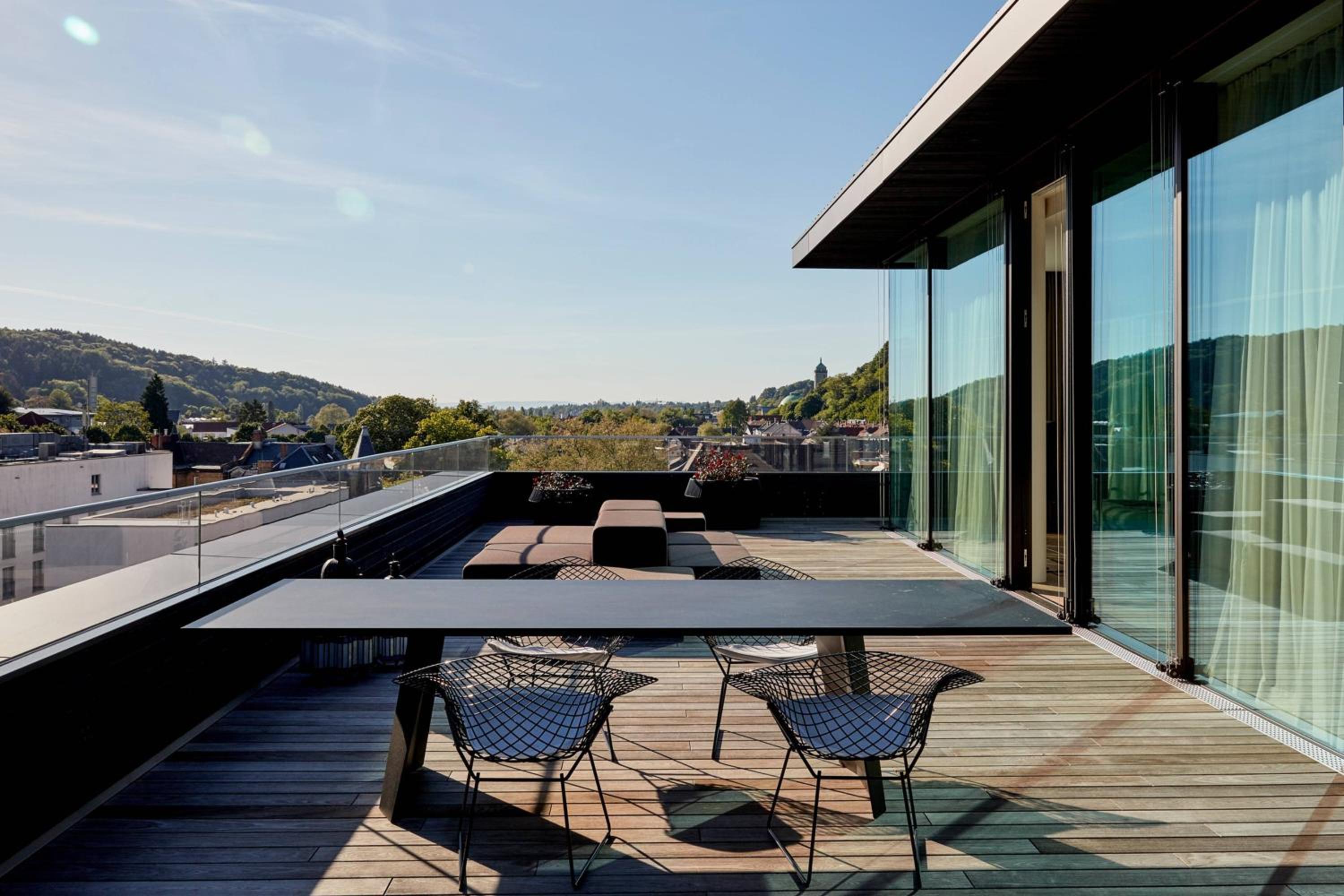 Prestige Suite mit einem Schlafzimmer und Kingsize-Bett mit Balkon – hohe Etage photo