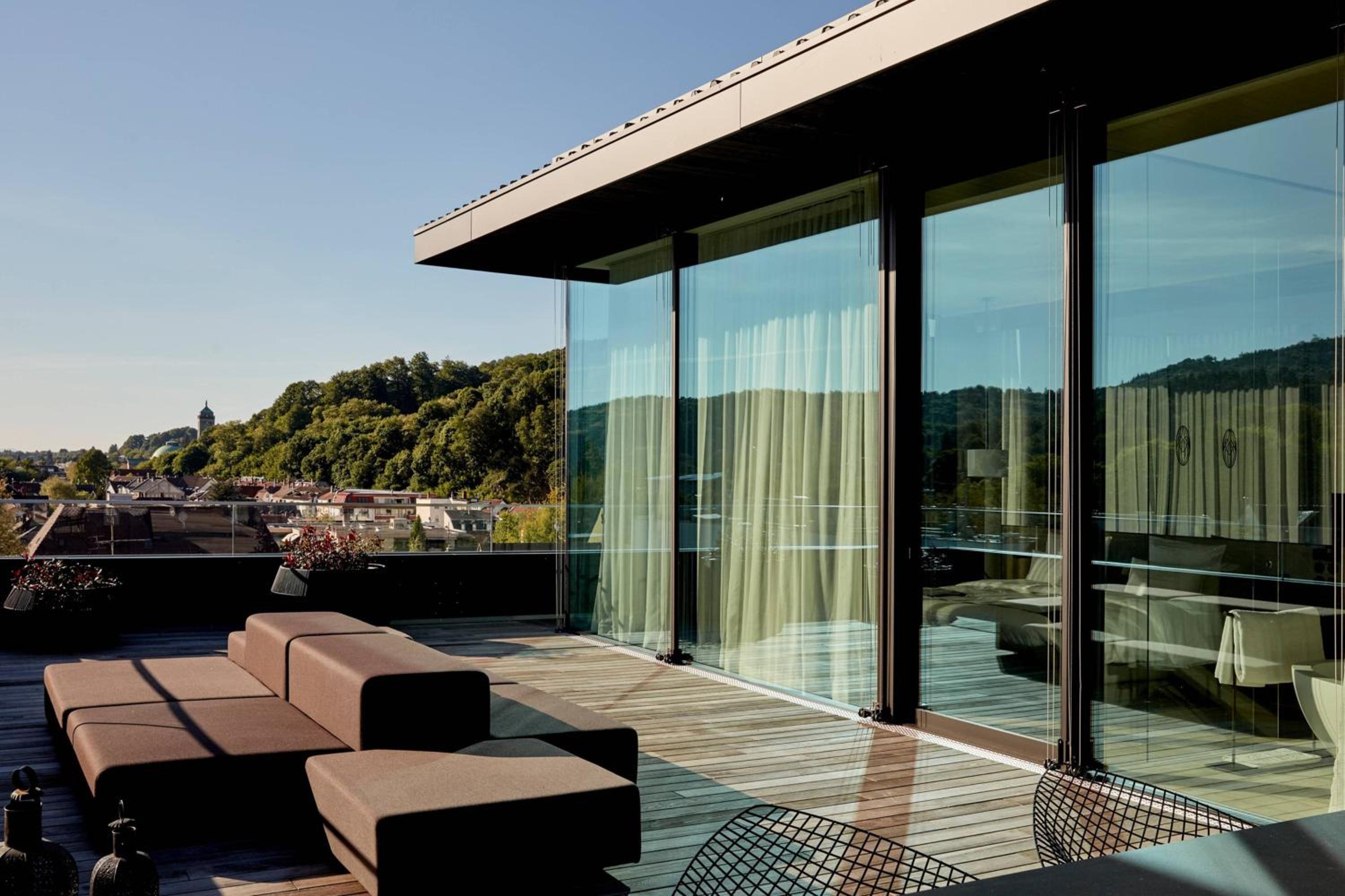 Prestige Suite mit einem Schlafzimmer und Kingsize-Bett mit Balkon – hohe Etage photo