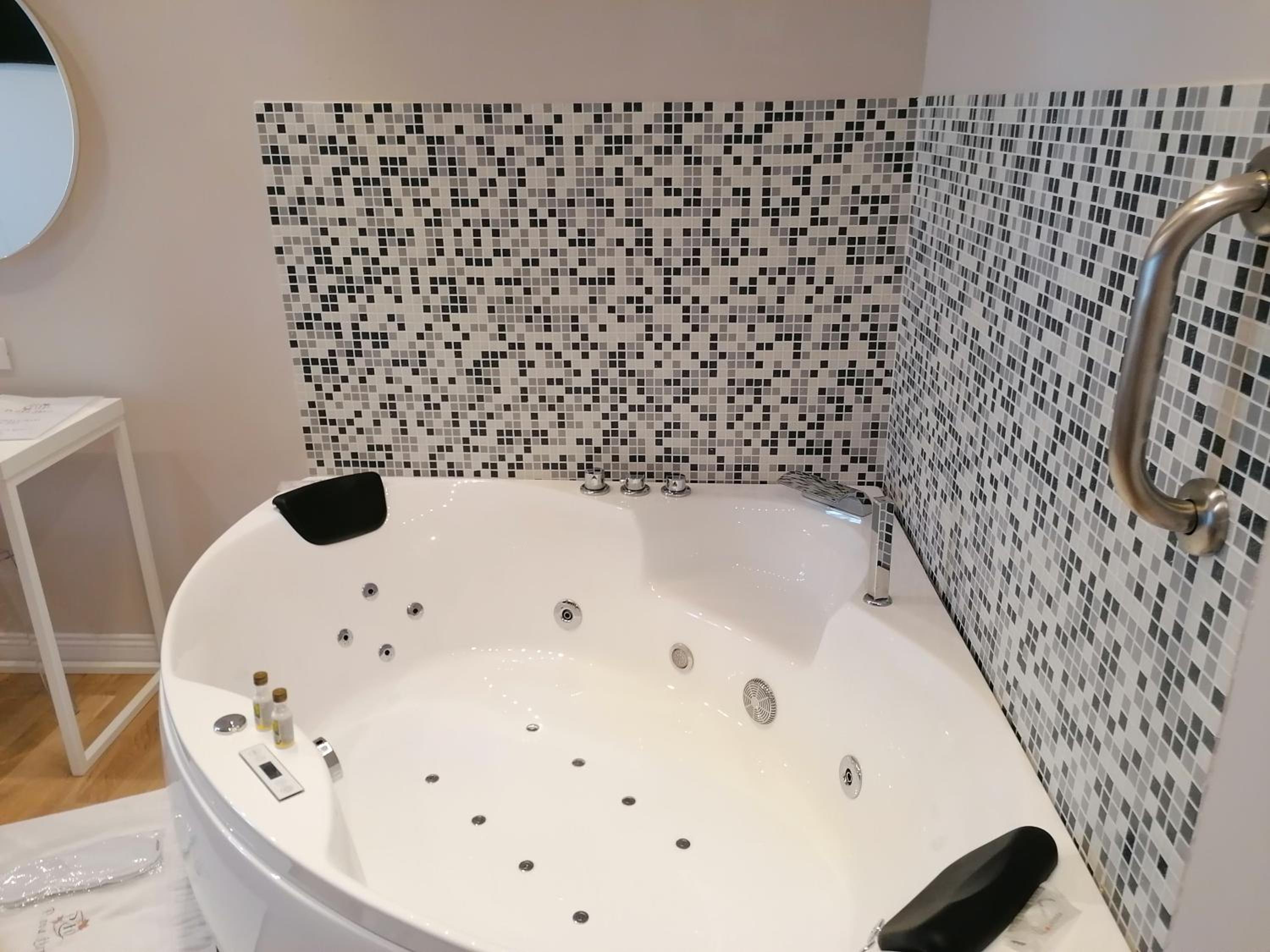 Junior Suite with Spa Bath And Sauna  - Photo 3
