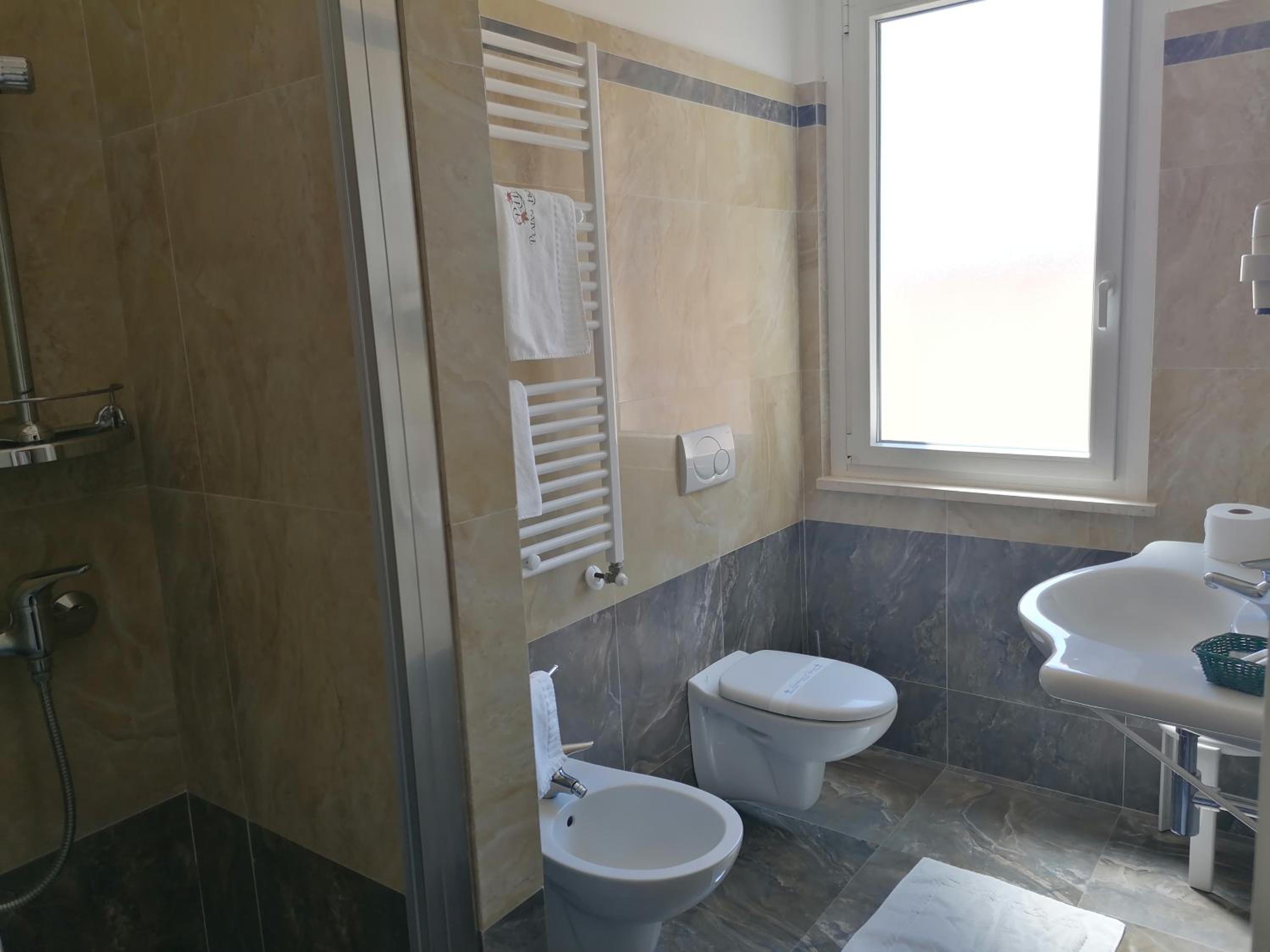 Suite with Spa Bath and Sauna - Photo 9