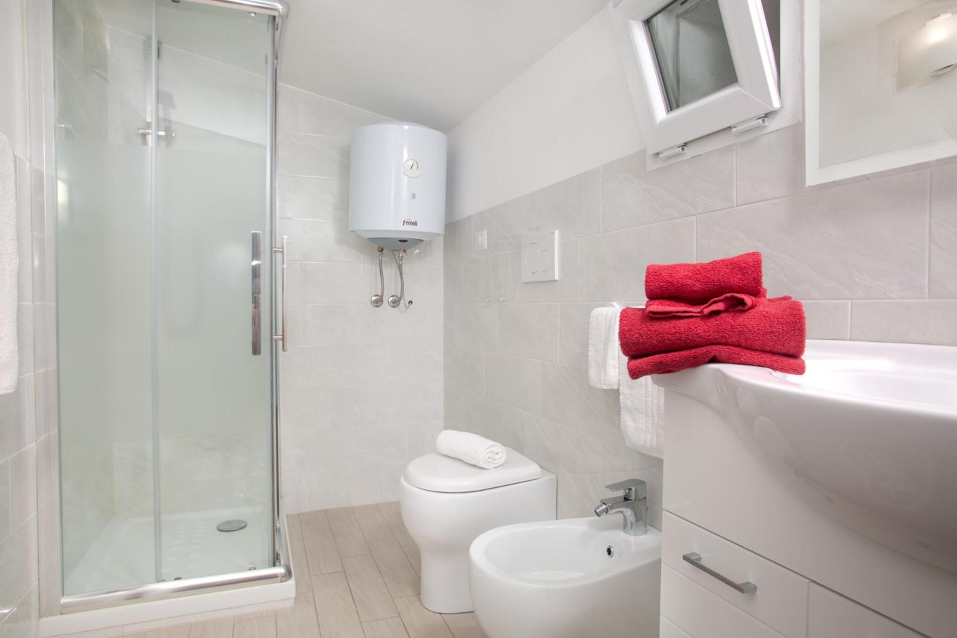 Double Room with Private Bathroom - Photo 3