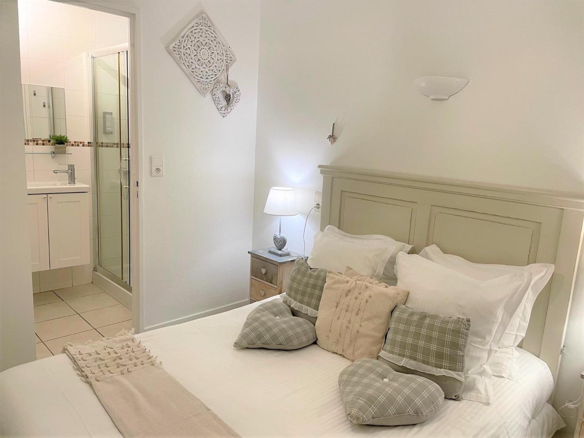 Double Room - Photo 11