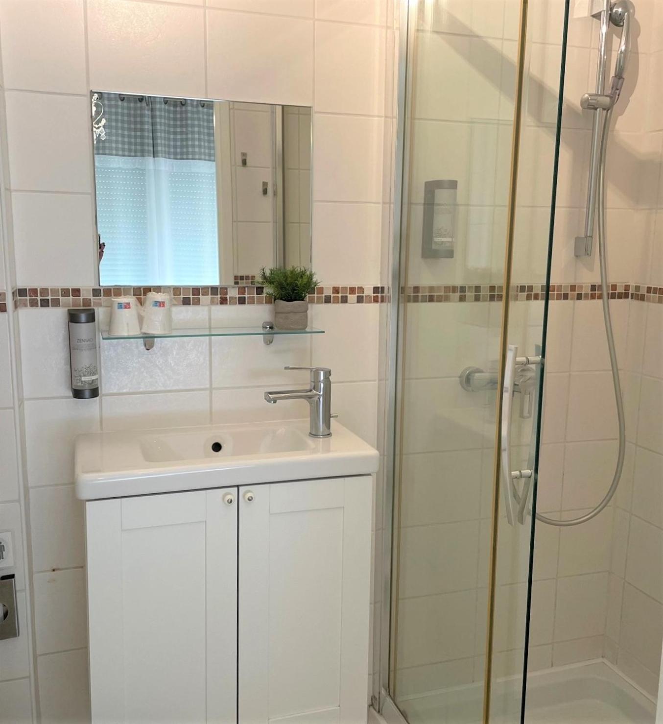 Double Room - Photo 13