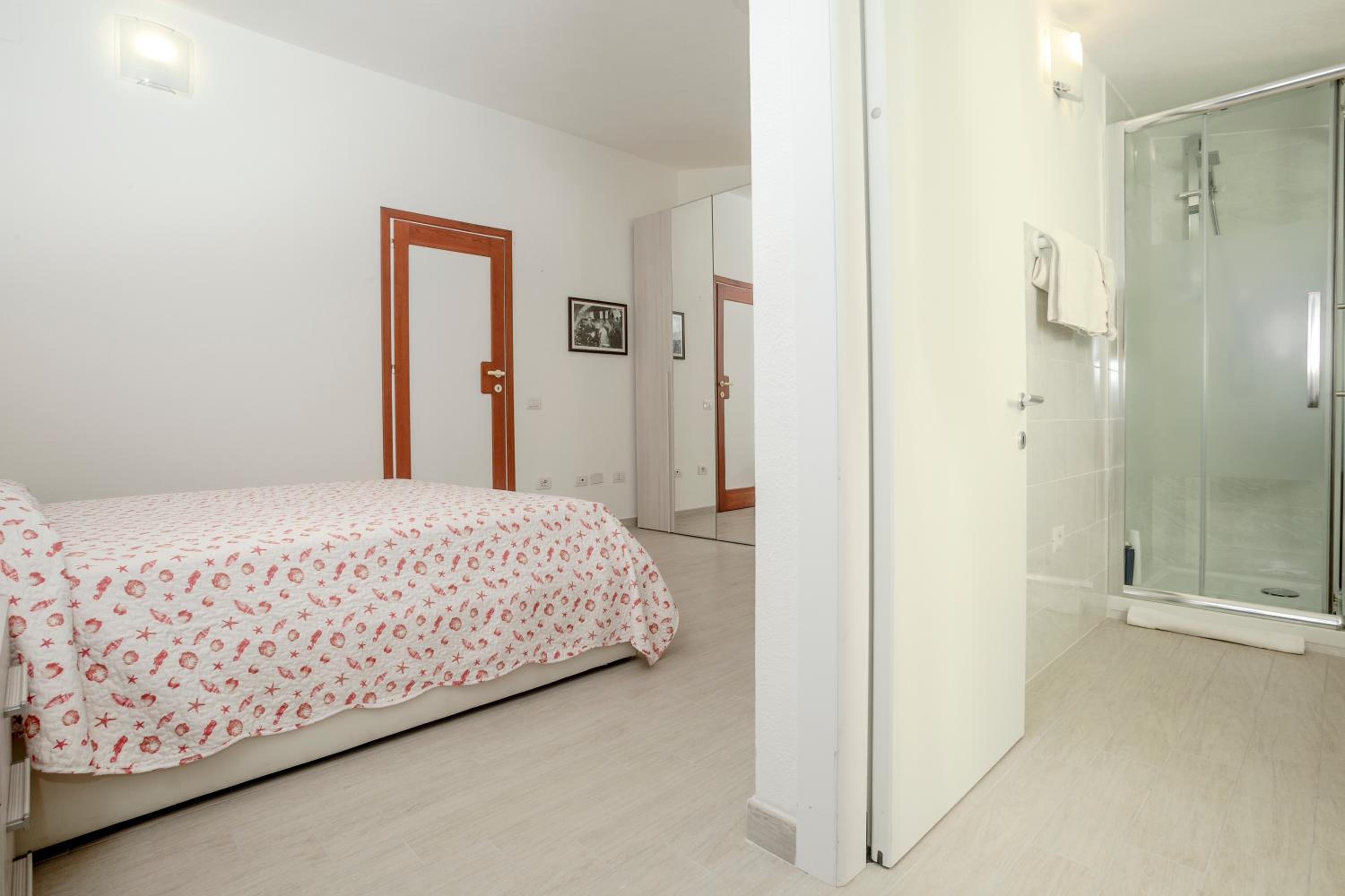 Double Room with Private Bathroom - Photo 2