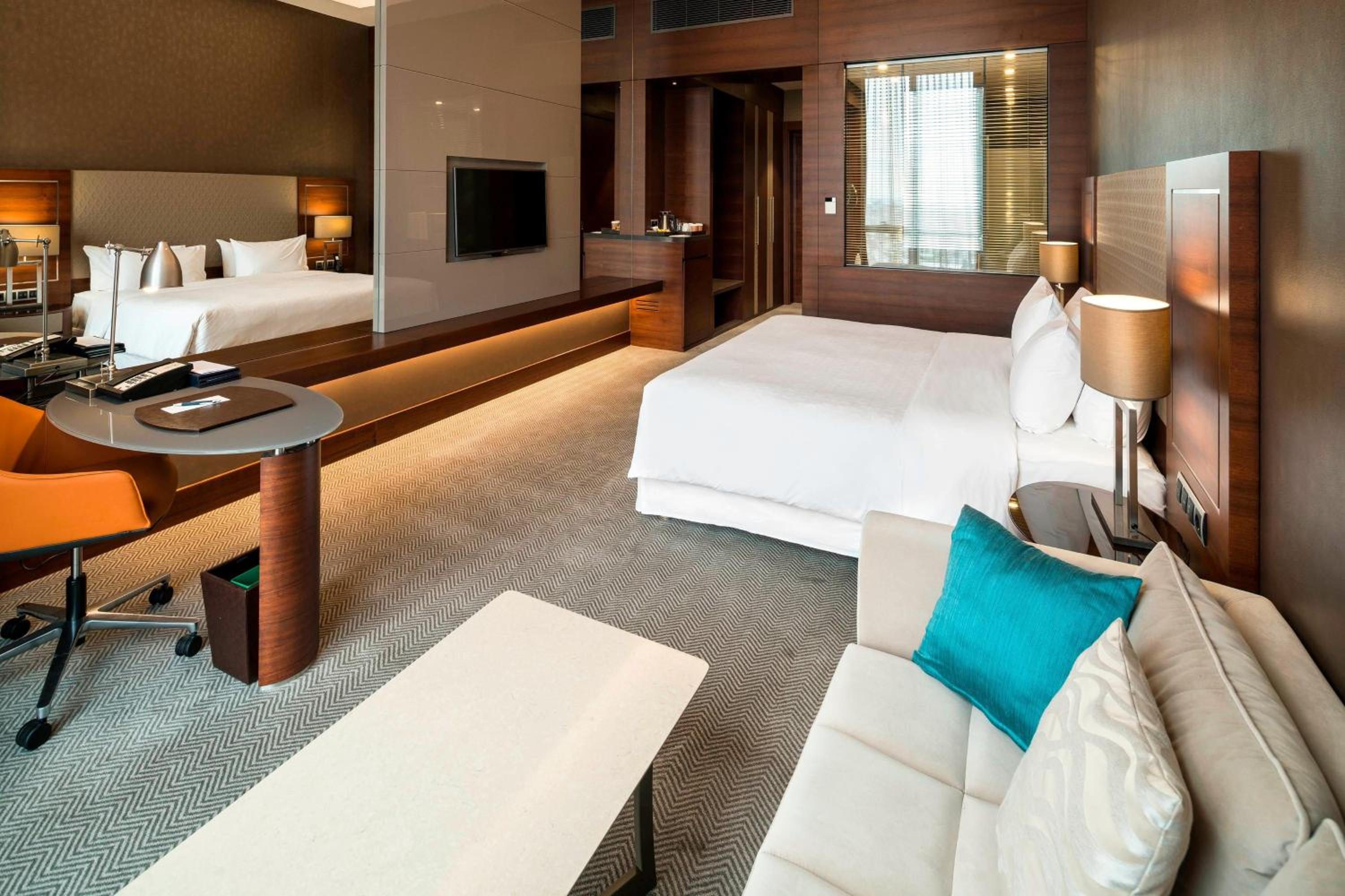 Deluxe King Room – High Floor