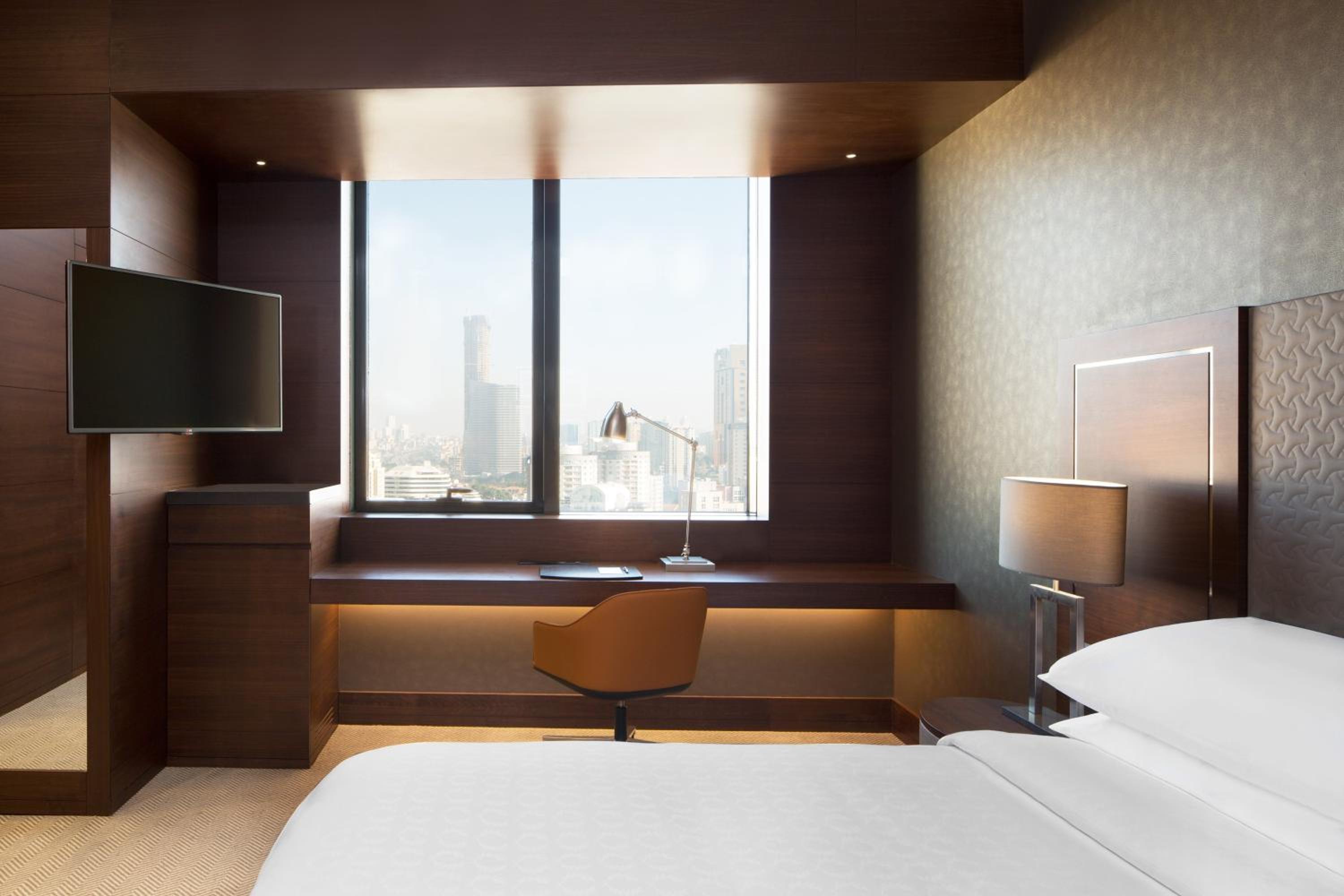 Superior King Room – High Floor