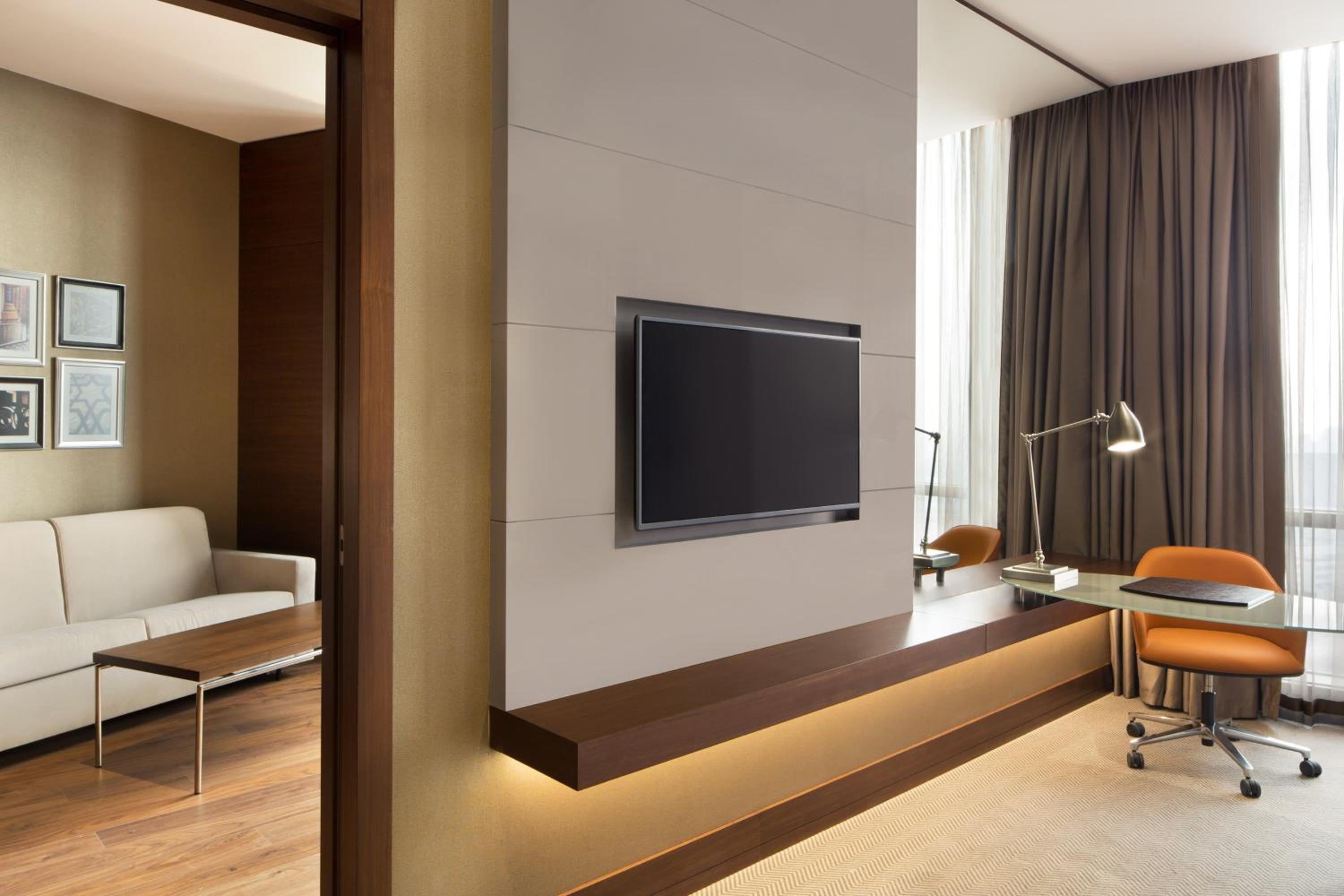 Executive King Suite with Sofa Bed and Lounge Access