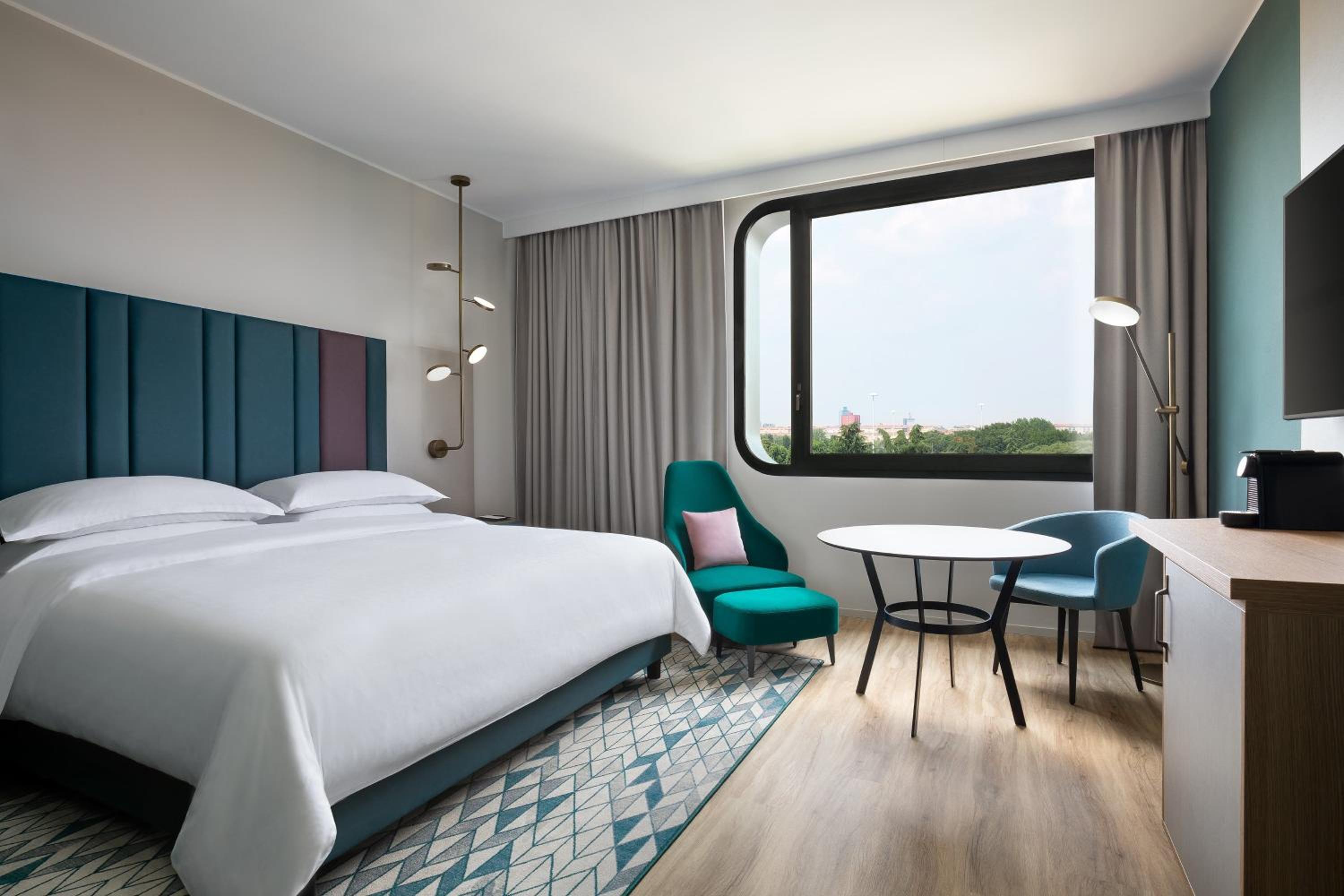 King Room with Club Lounge Access