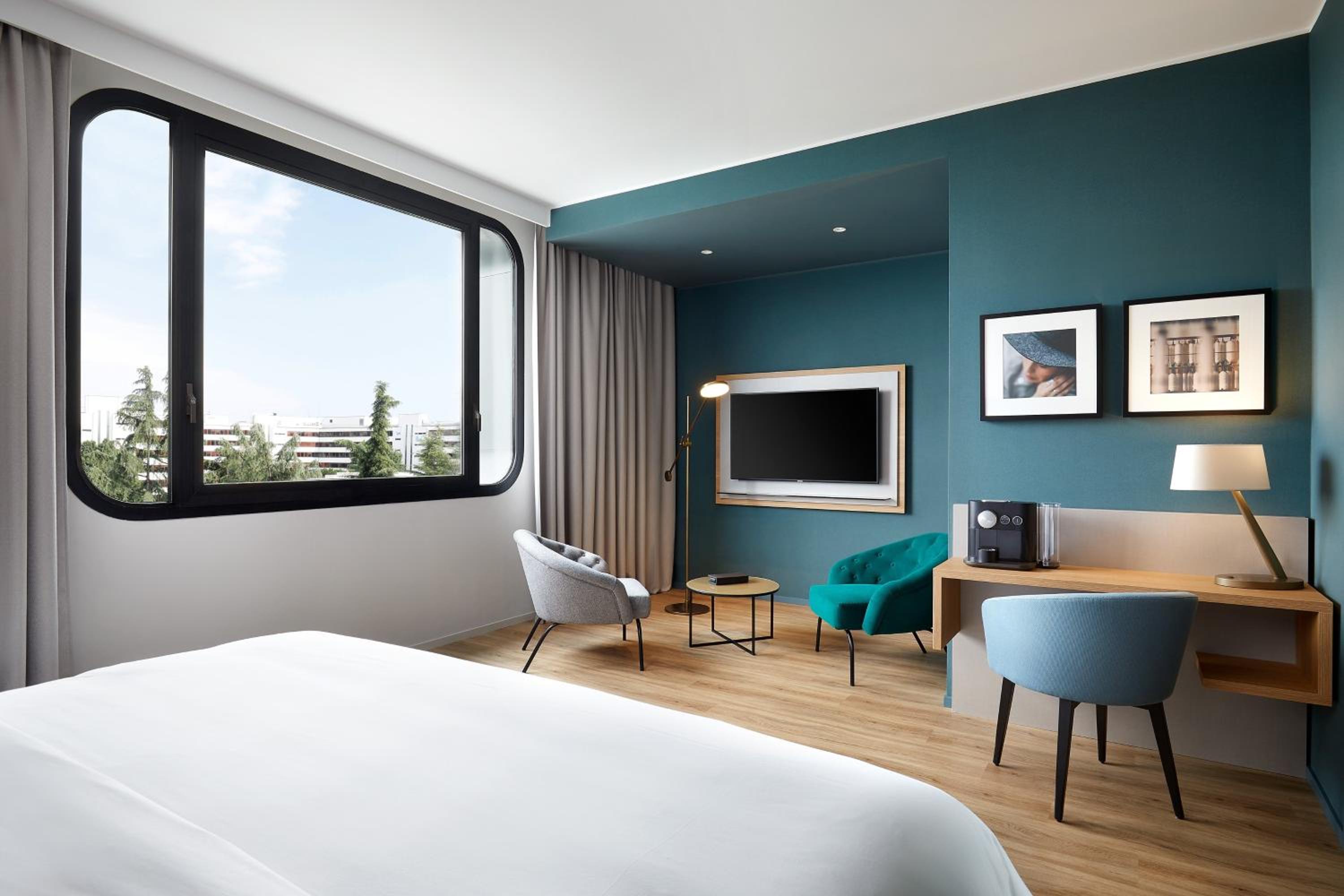 One-Bedroom Junior Suite - Club Lounge Access