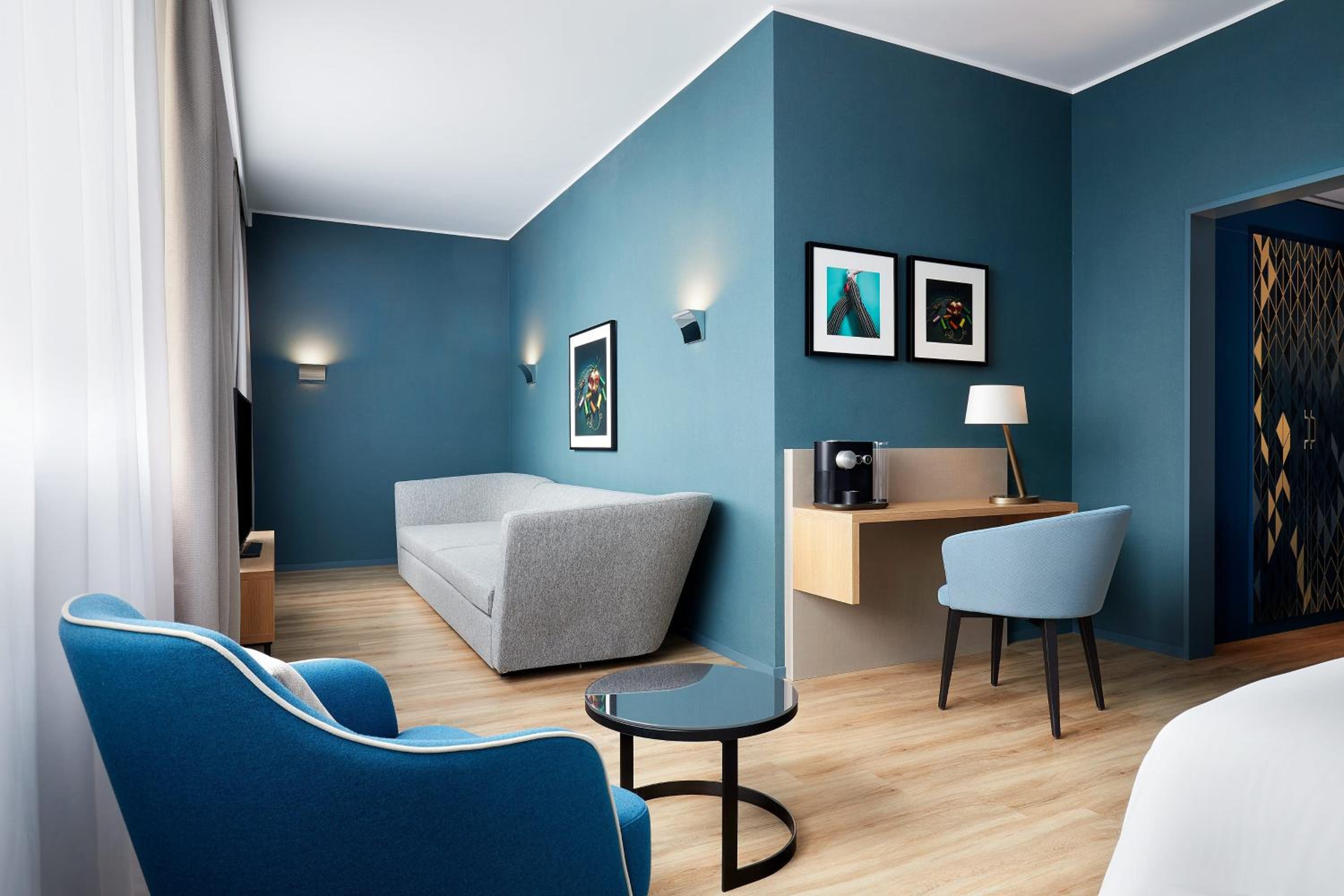 One-Bedroom Junior Suite - Club Lounge Access thumbnail 5