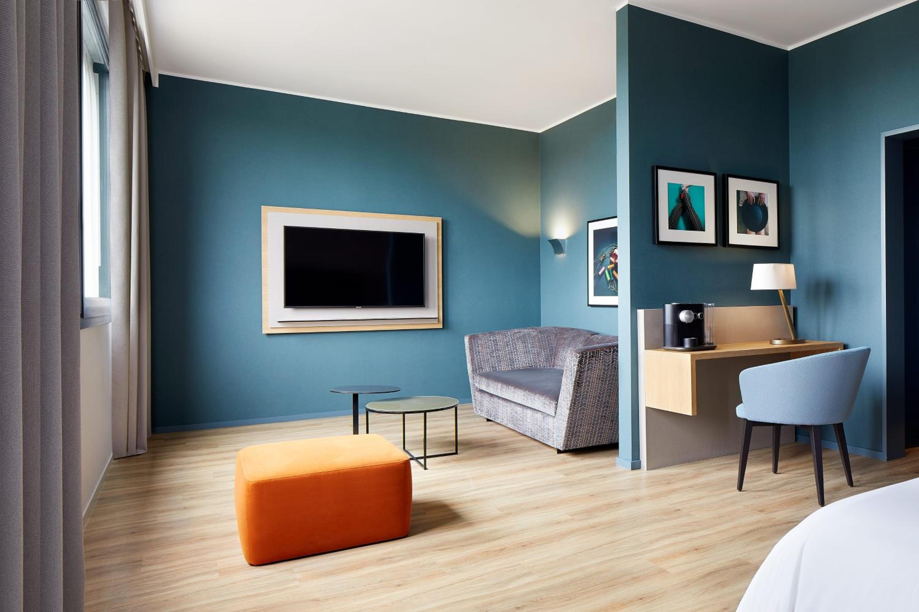 One-Bedroom Junior Suite - Club Lounge Access