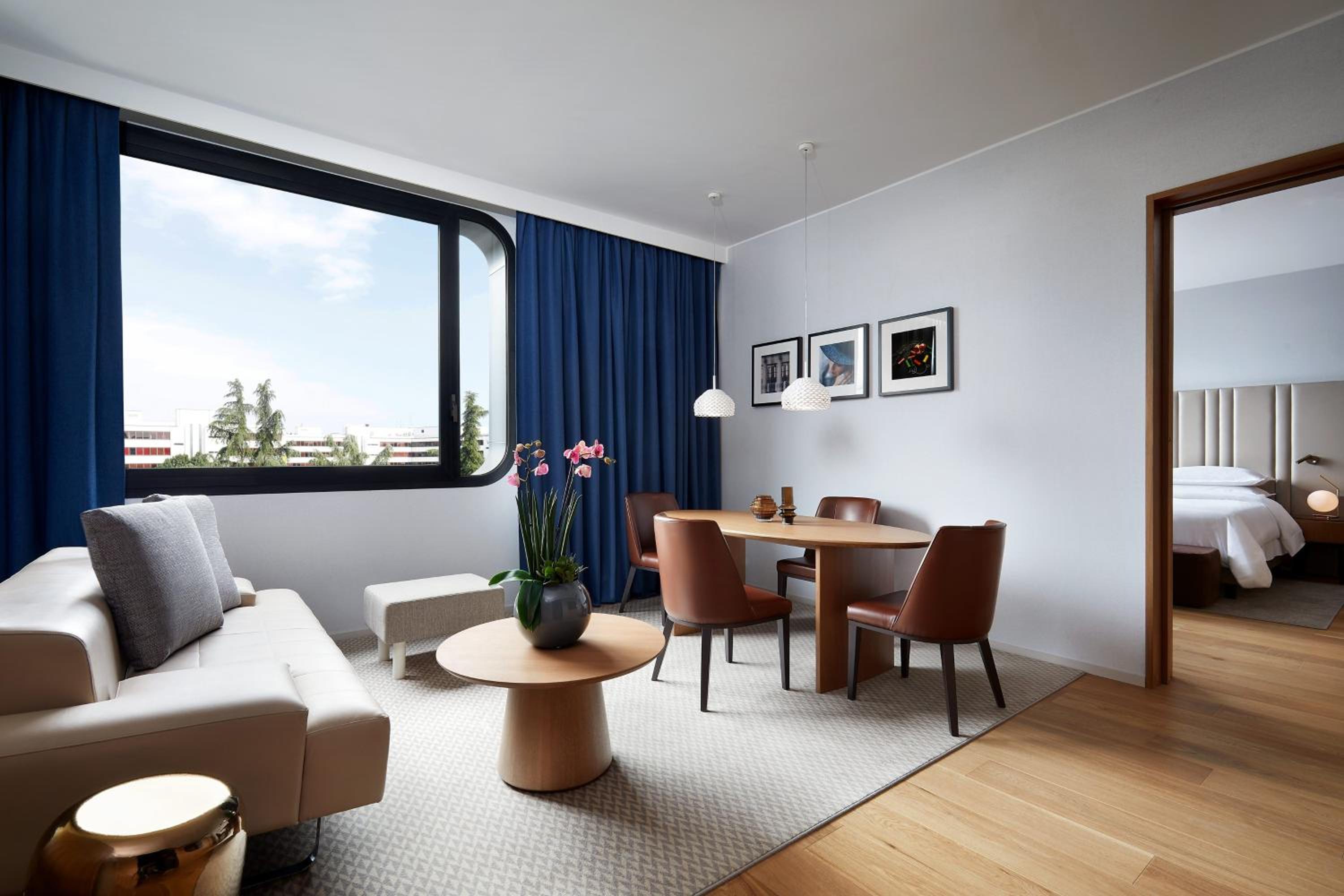 Executive Suite with Club Lounge Access