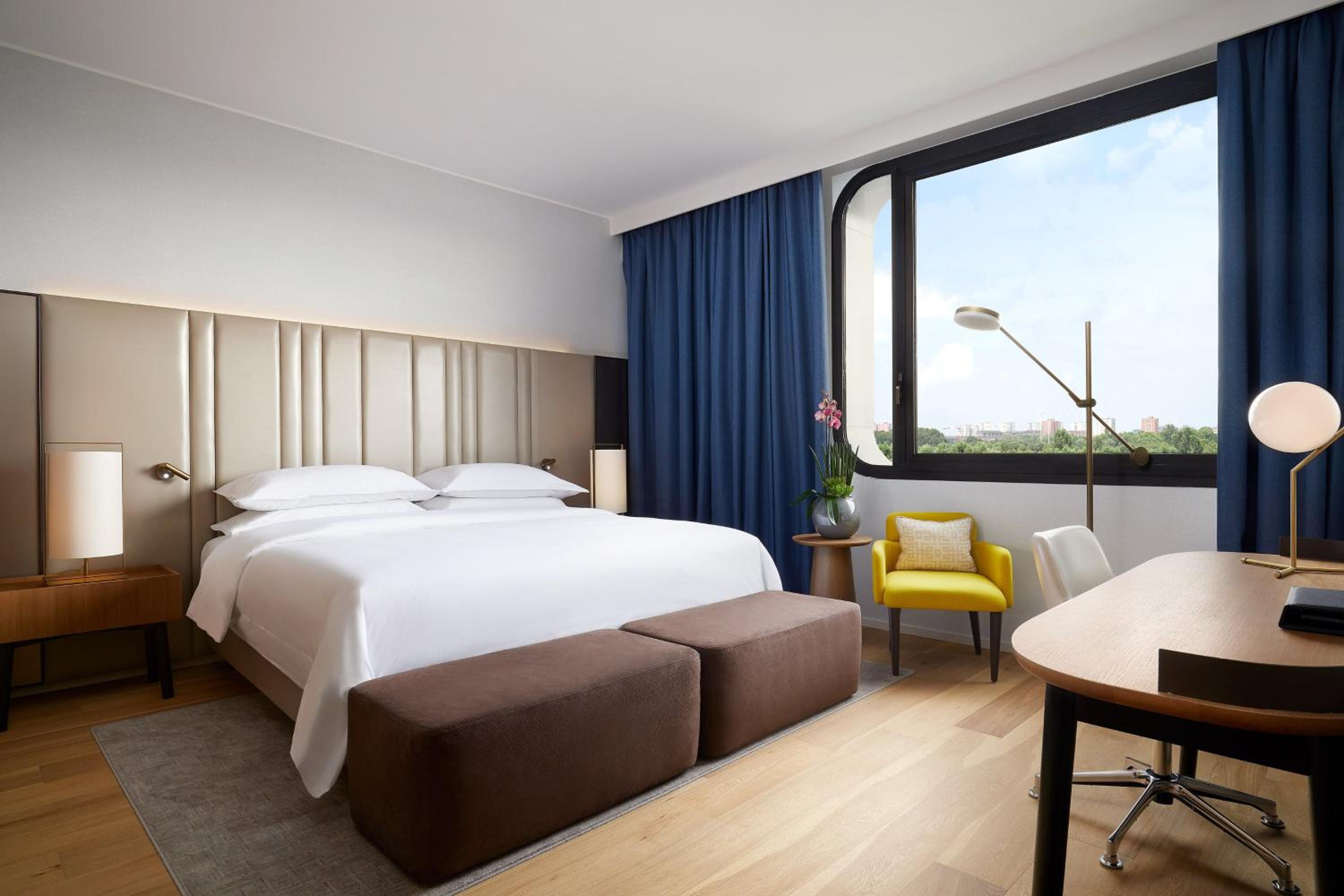 Presidential Suite with City View and Club Lounge Access