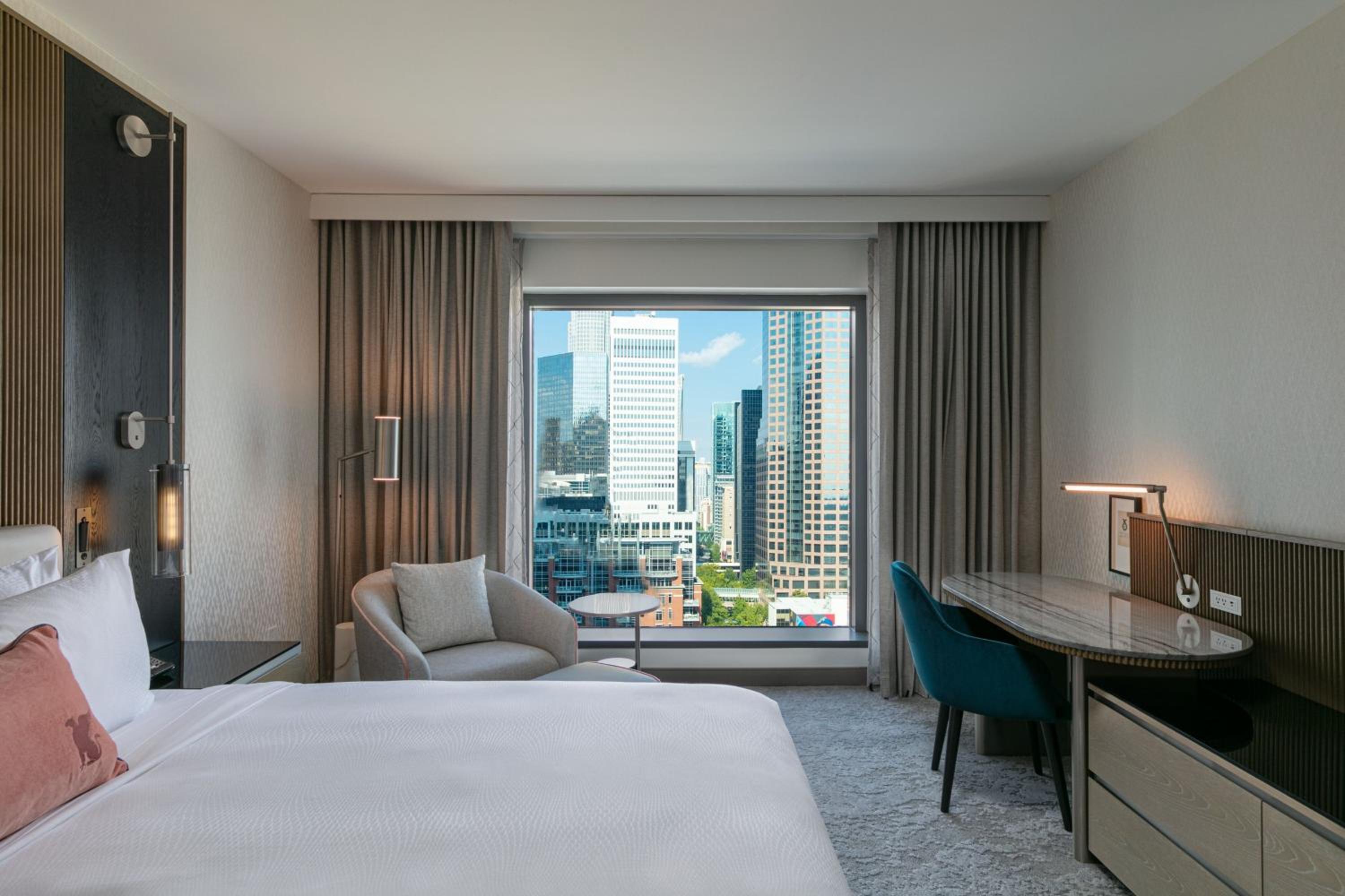 King Guest Room with City View