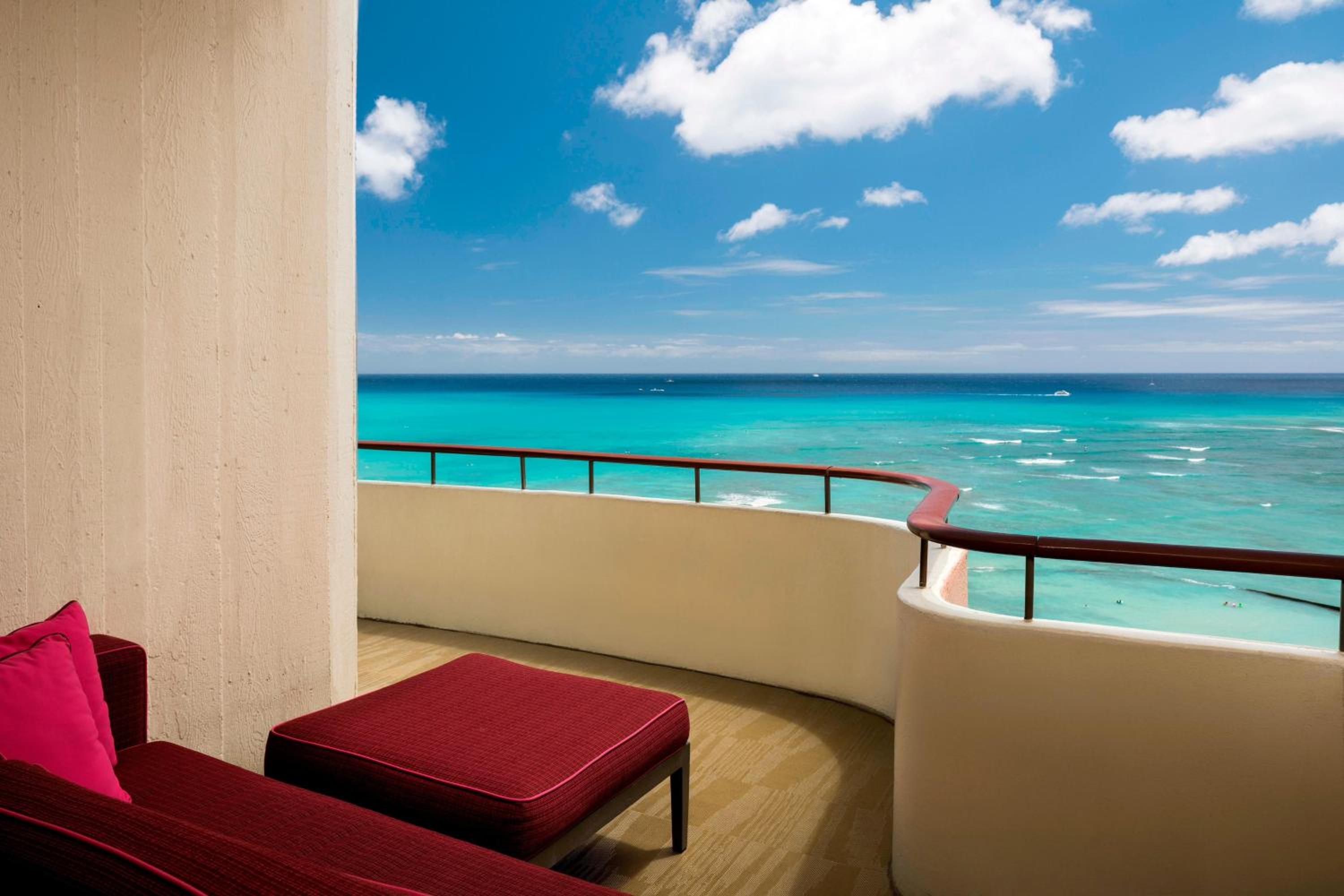 Mailani Ocean Corner King Room with One King Bed (Non Smoking) - Photo 4