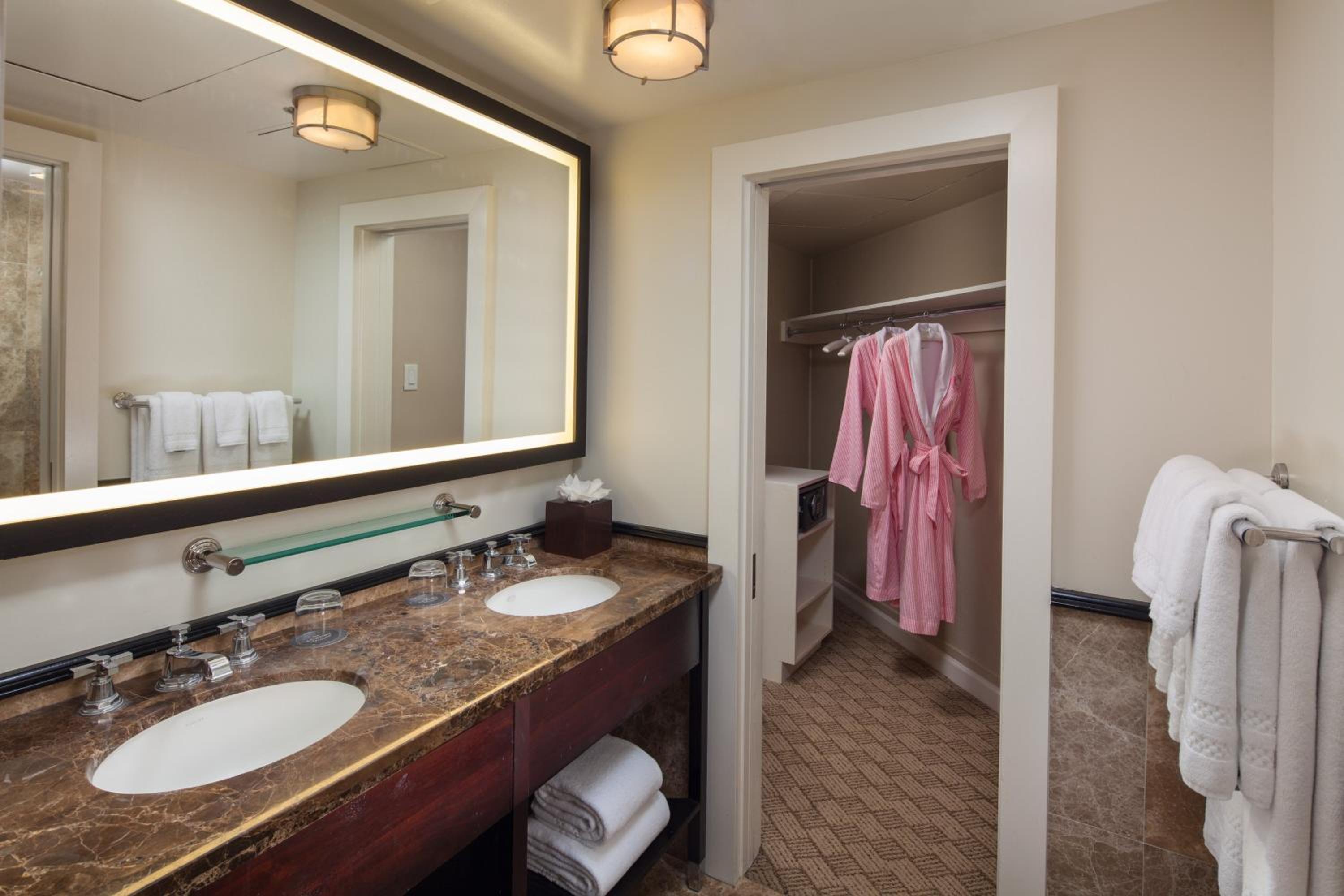 Historic Ocean Suite, Suite, King, Ocean view, Historic Wing thumbnail 6