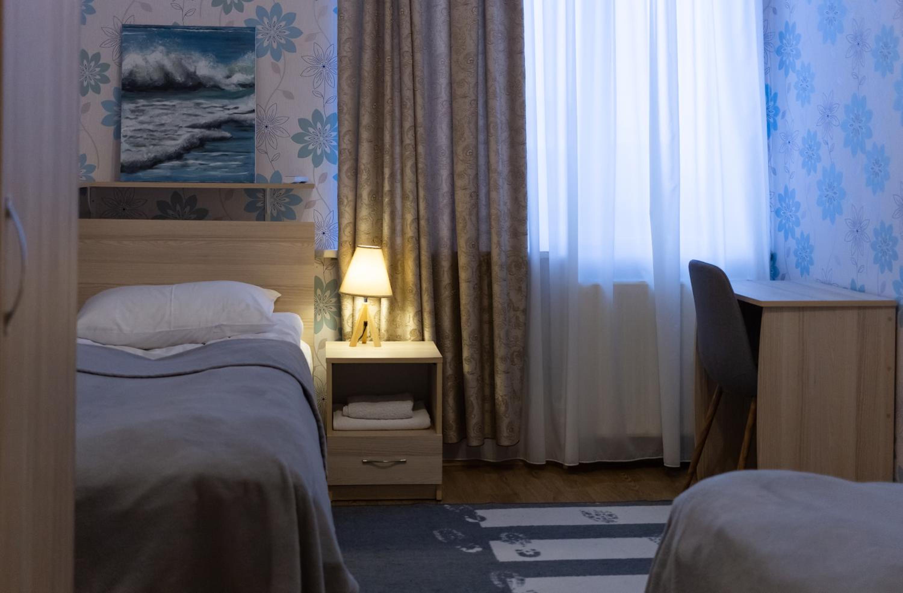 Twin Room with Private Bathroom - Photo 6