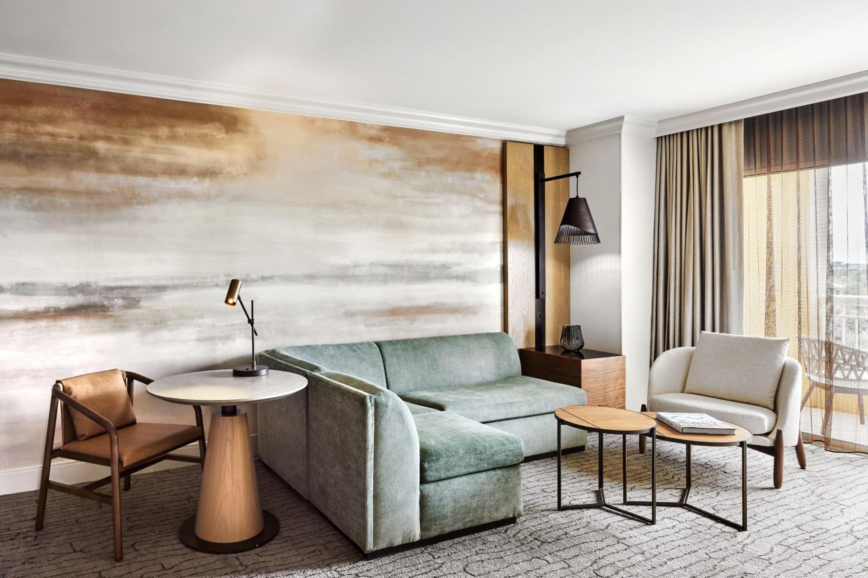 1 Bedroom Executive Suite, 1 King, Sofa bed, Balcony - Photo 1