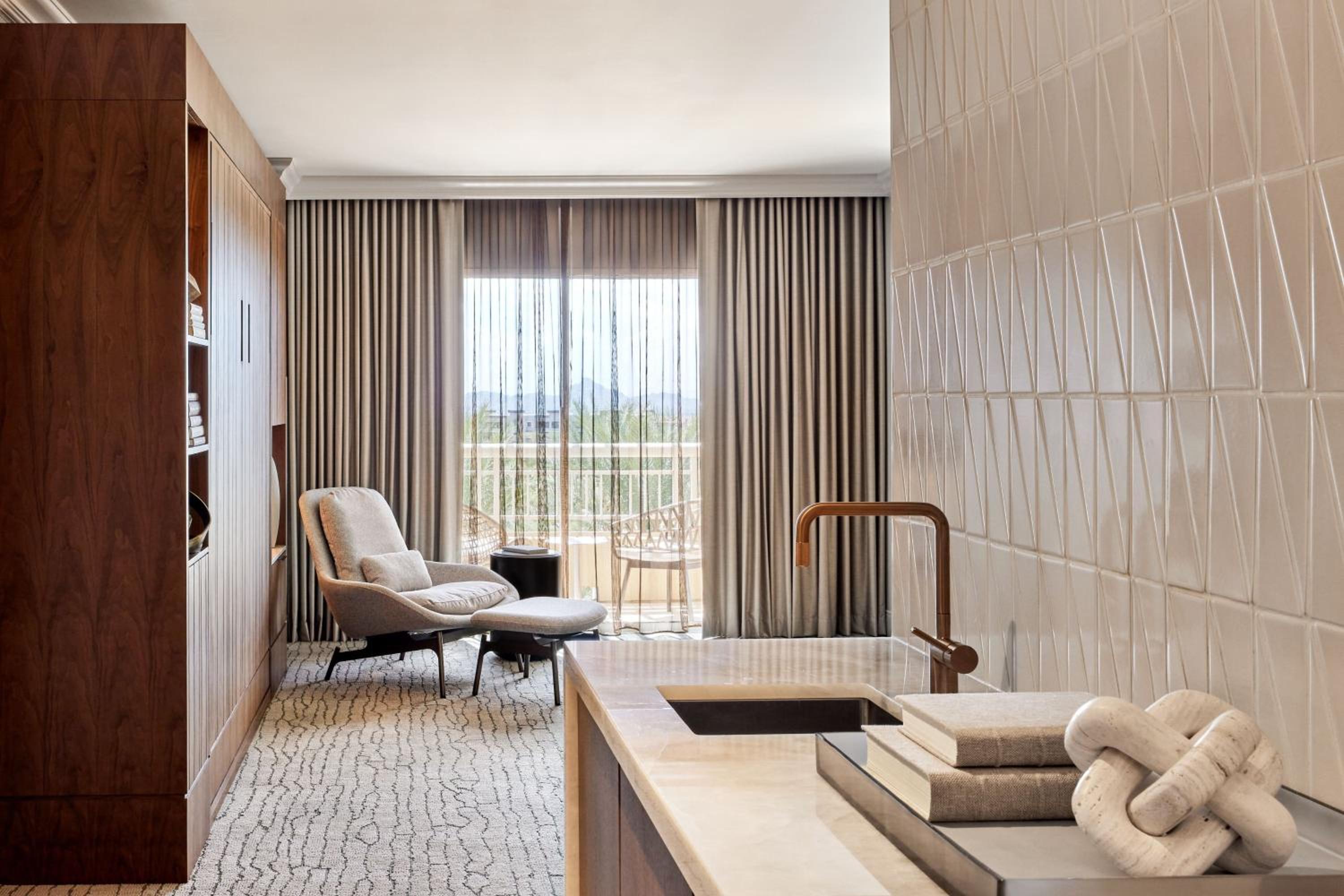 Studio King Suite with Sofa Bed - Photo 3