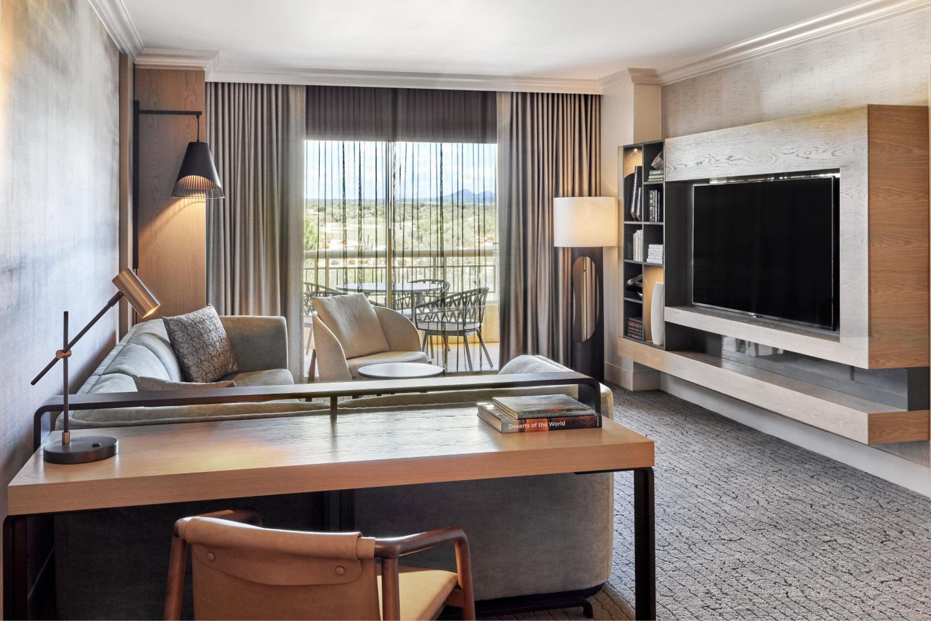 1 Bedroom Executive Suite, 1 King, Sofa bed, Balcony - Photo 8