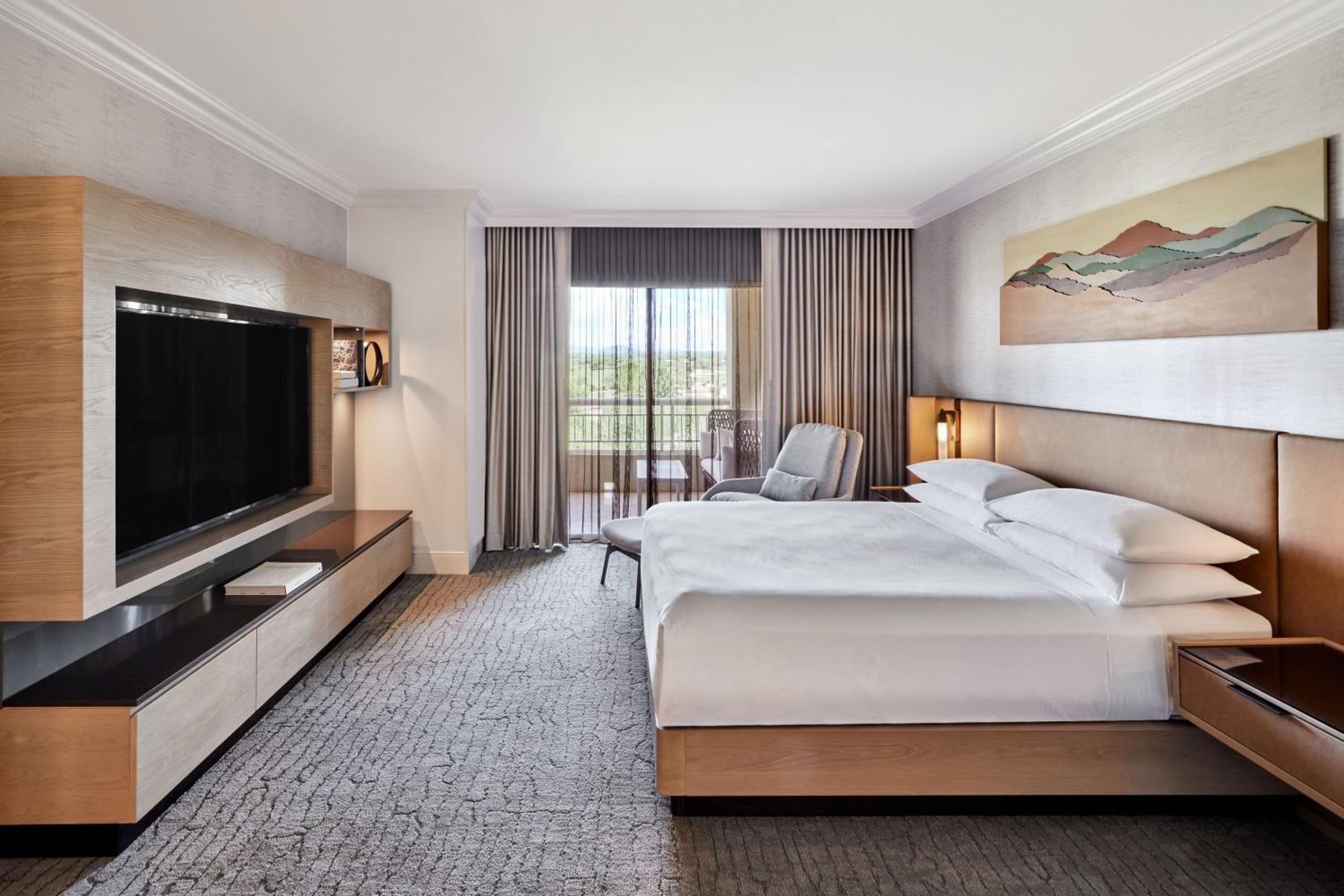 1 Bedroom Executive Suite, 1 King, Sofa bed, Balcony - Photo 9