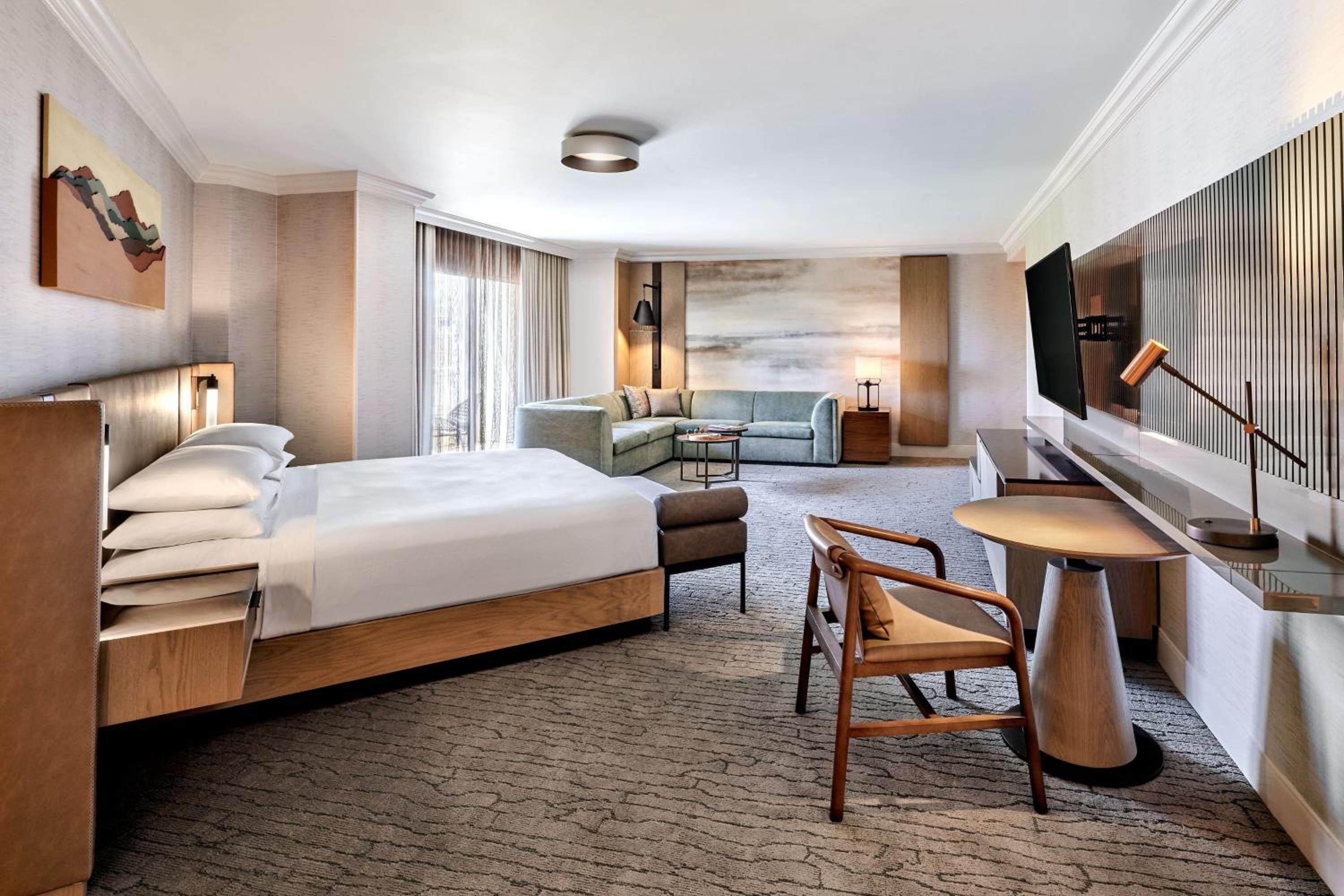 Peloton Wellness King Suite with Sofa Bed and Balcony - Photo 1
