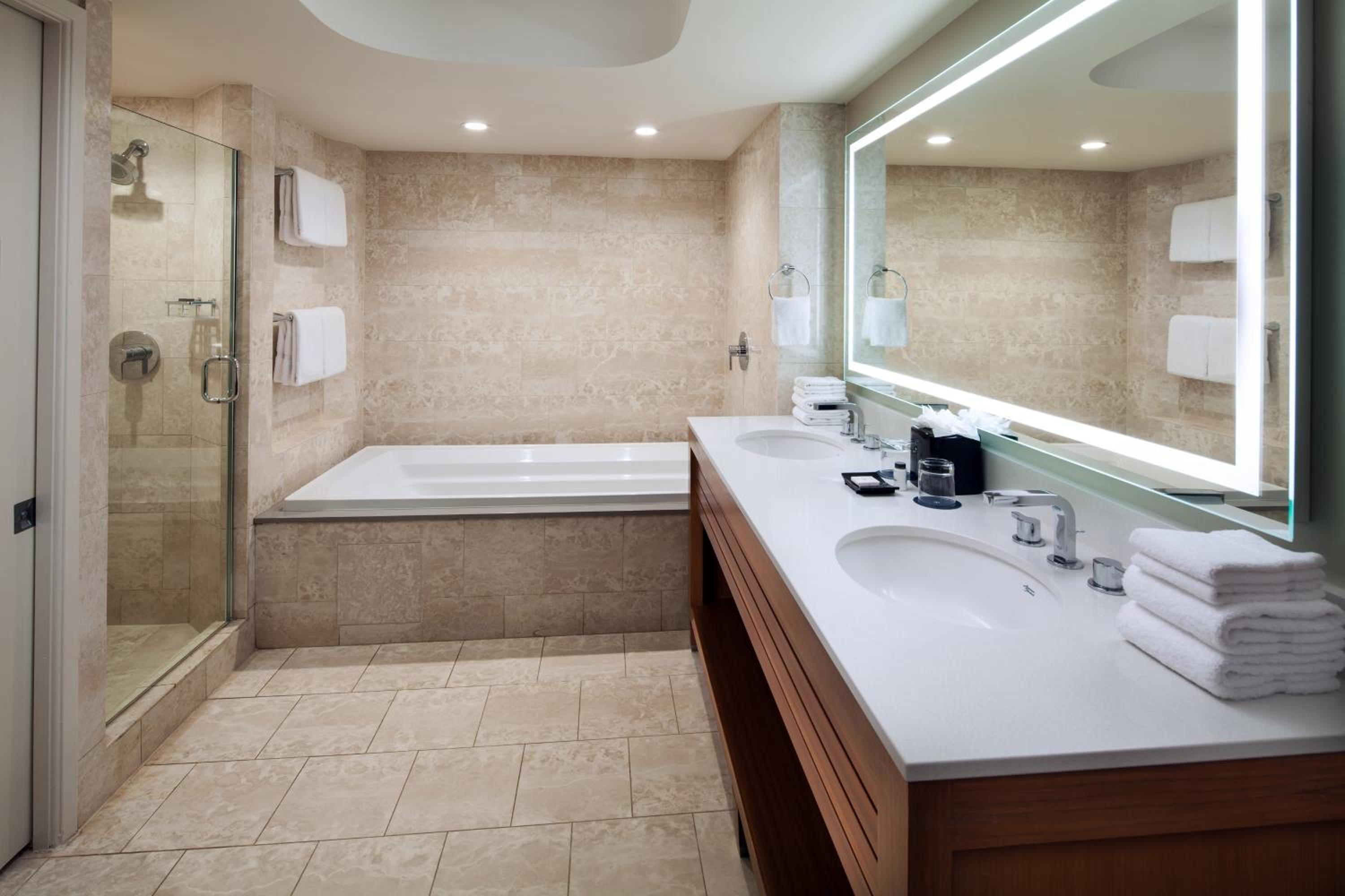 One-Bedroom Deluxe Oceanfront Suite