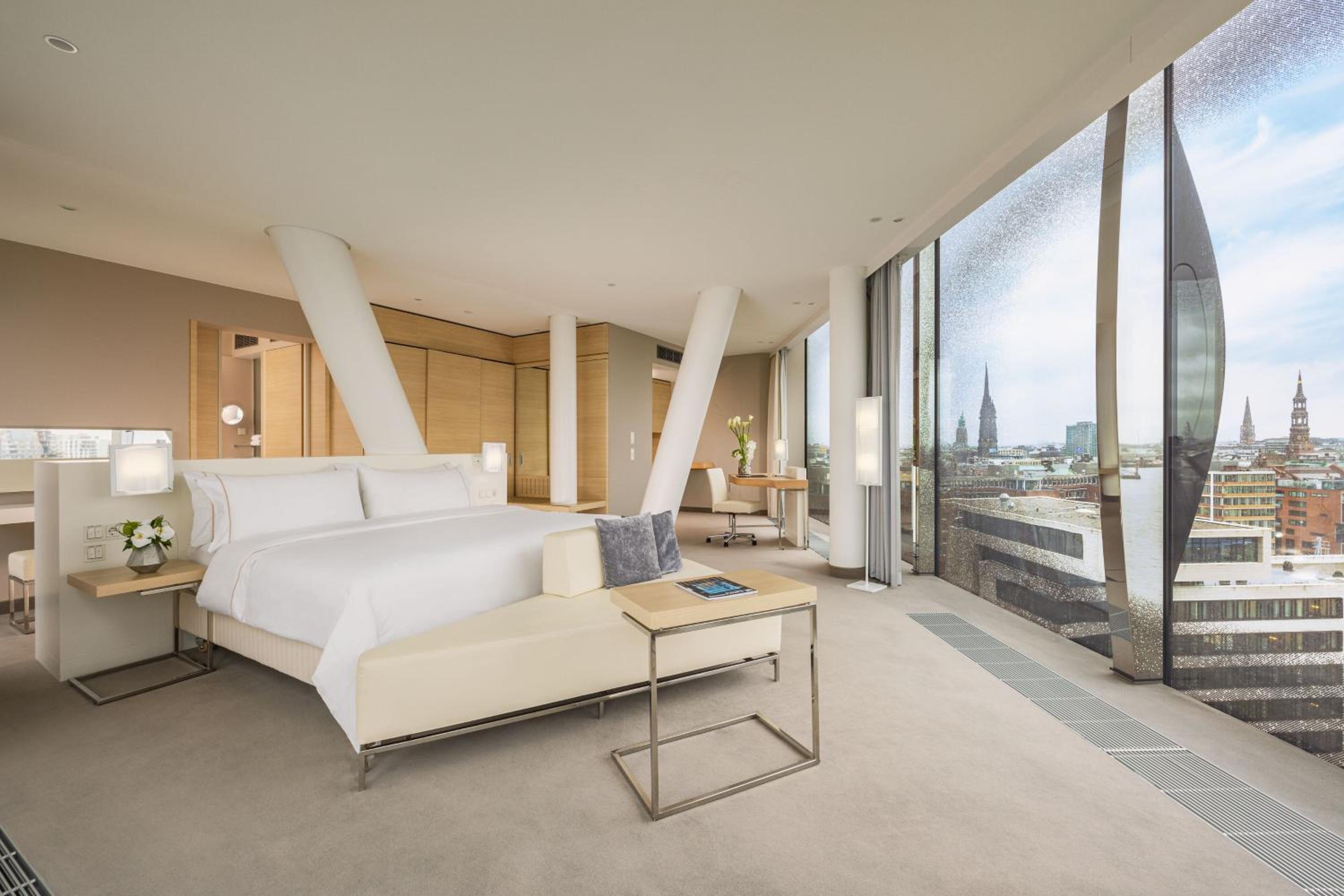 Junior Horizon King Suite with City View