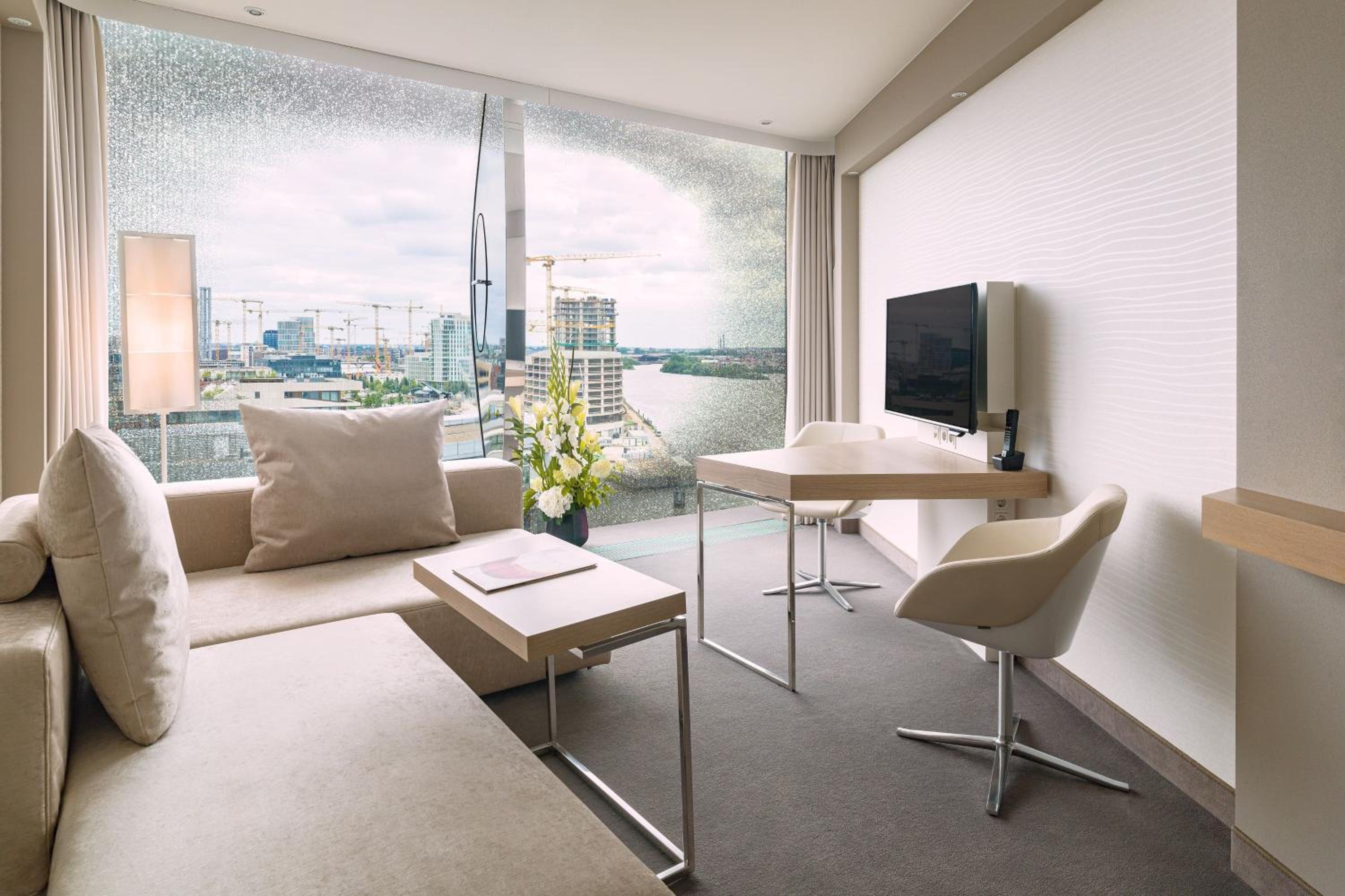 Family Suite, 1 King, Alternate bed: sofa bed